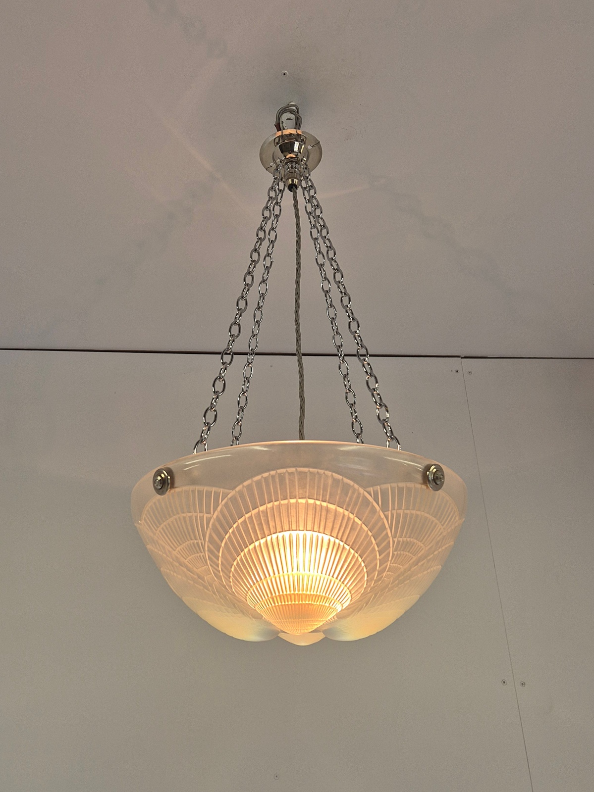 René Lalique | 2 "Vase Coquilles" Plafonniers | France c.1925 - Image 4