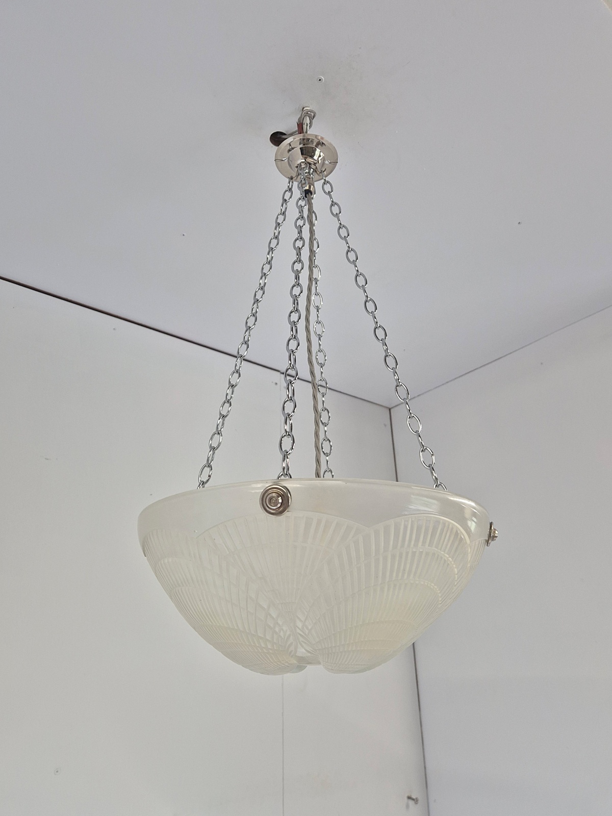 René Lalique | 2 "Vase Coquilles" Plafonniers | France c.1925 - Image 7