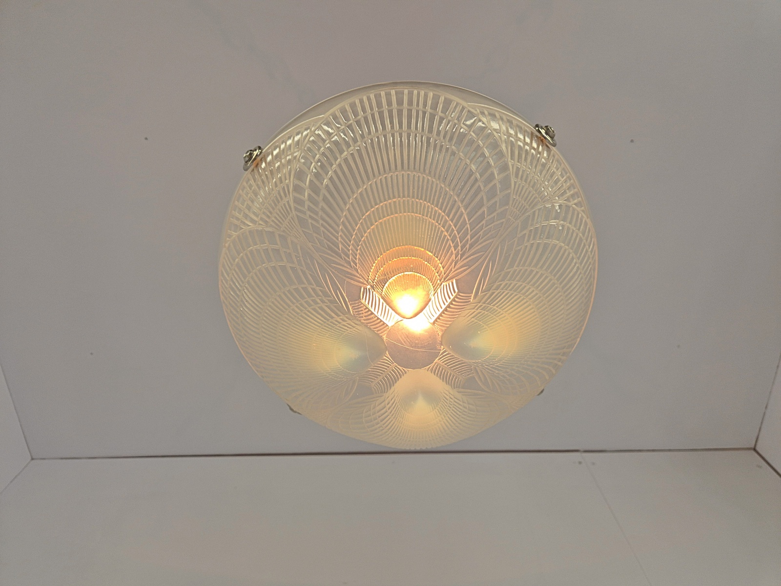 René Lalique | 2 "Vase Coquilles" Plafonniers | France c.1925 - Image 8