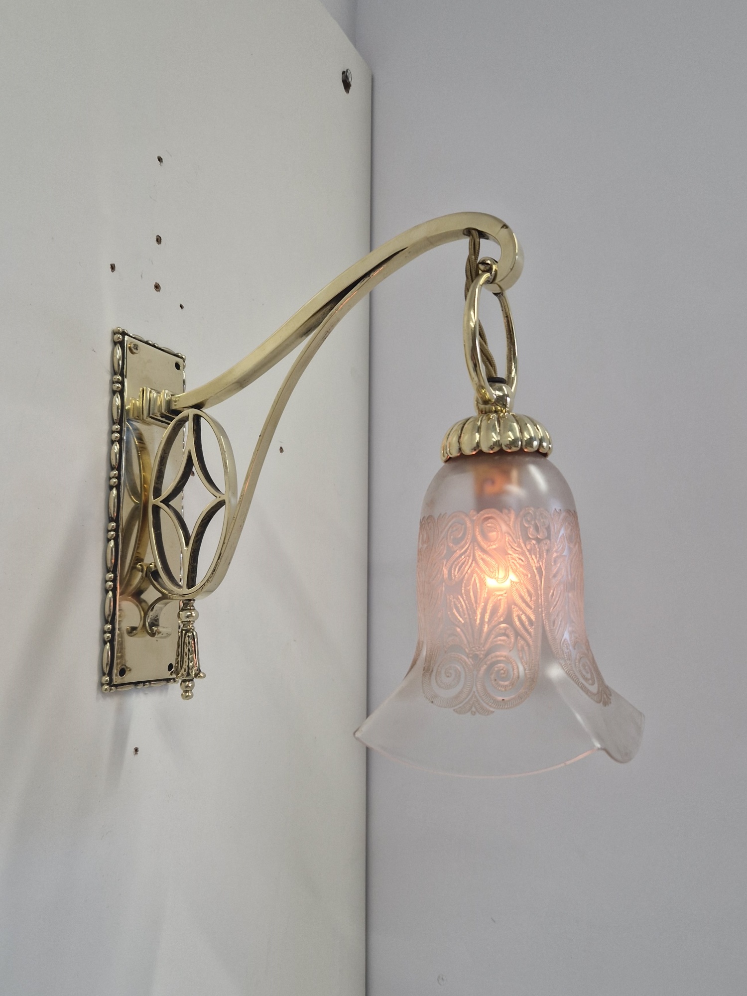 The General Electric Company (G.E.C) | 3 Traditional Edwardian Cast Brass Wall Lights | English c.1915-25 - Image 2