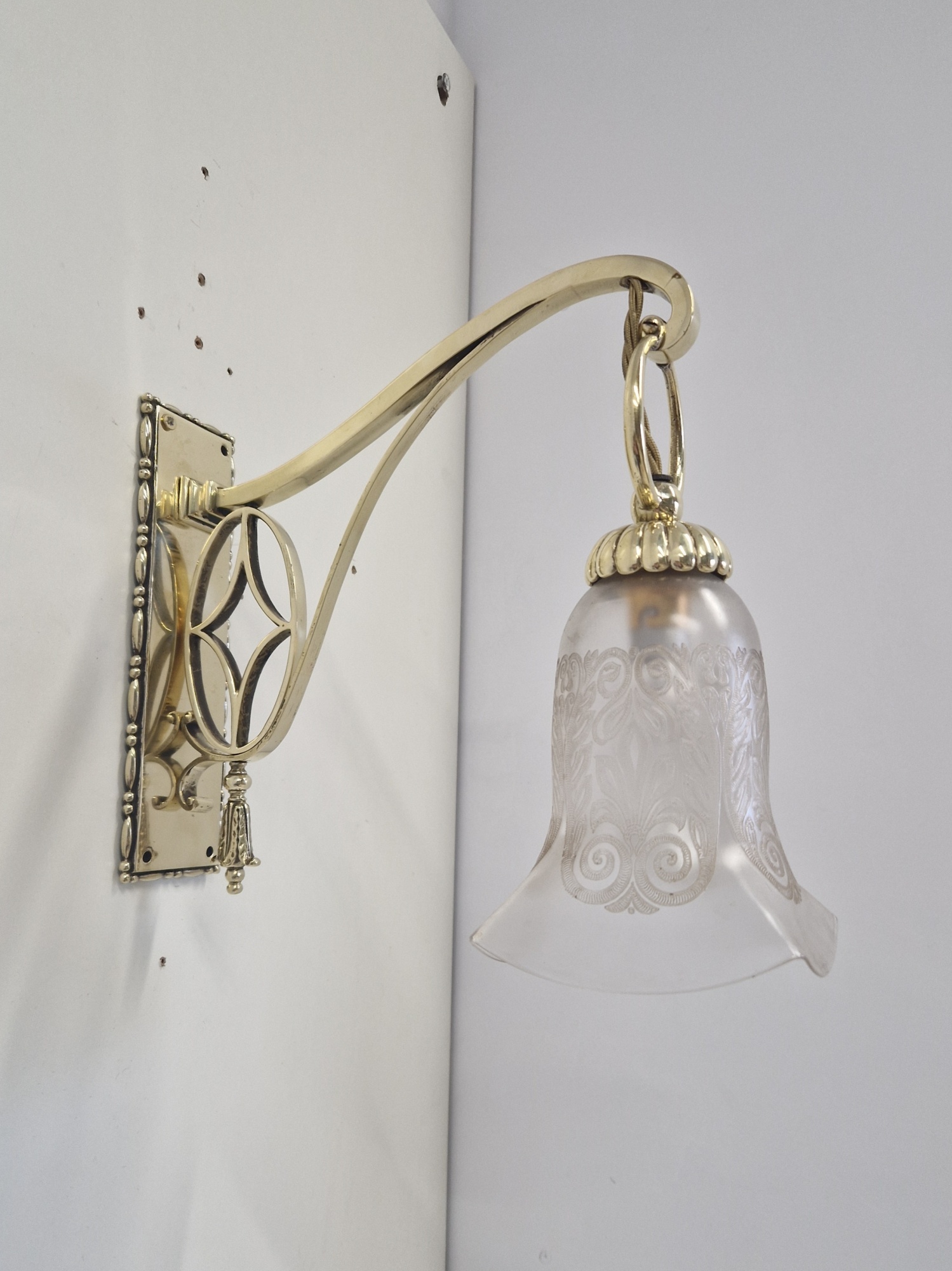 The General Electric Company (G.E.C) | 3 Traditional Edwardian Cast Brass Wall Lights | English c.1915-25 - Image 3