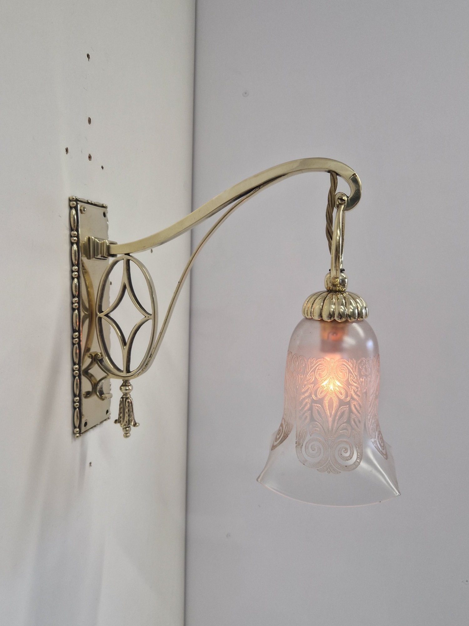 The General Electric Company (G.E.C) | 3 Traditional Edwardian Cast Brass Wall Lights | English c.1915-25 - Image 4