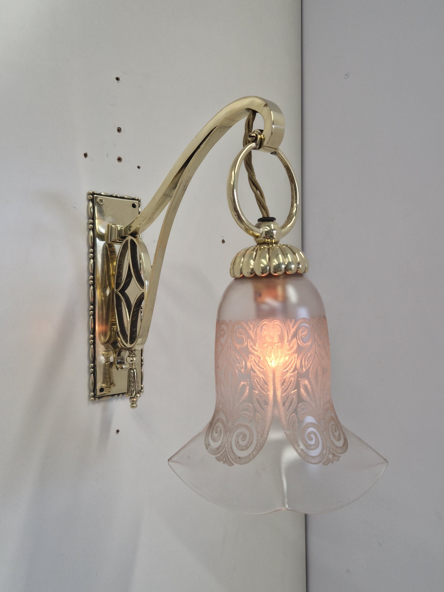 The General Electric Company (G.E.C) | 3 Traditional Edwardian Cast Brass Wall Lights | English c.1915-25 - Image 6