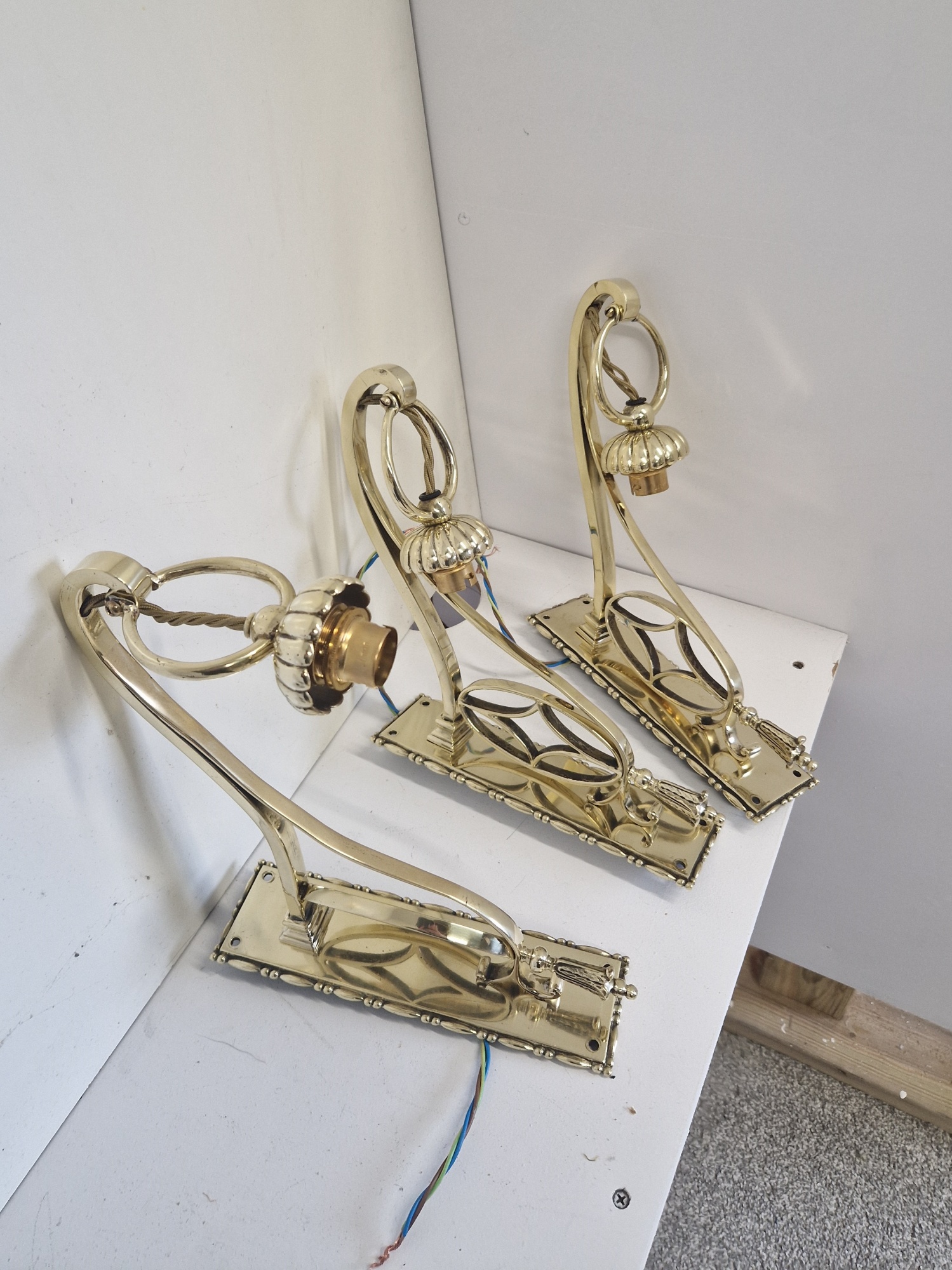 The General Electric Company (G.E.C) | 3 Traditional Edwardian Cast Brass Wall Lights | English c.1915-25 - Image 10