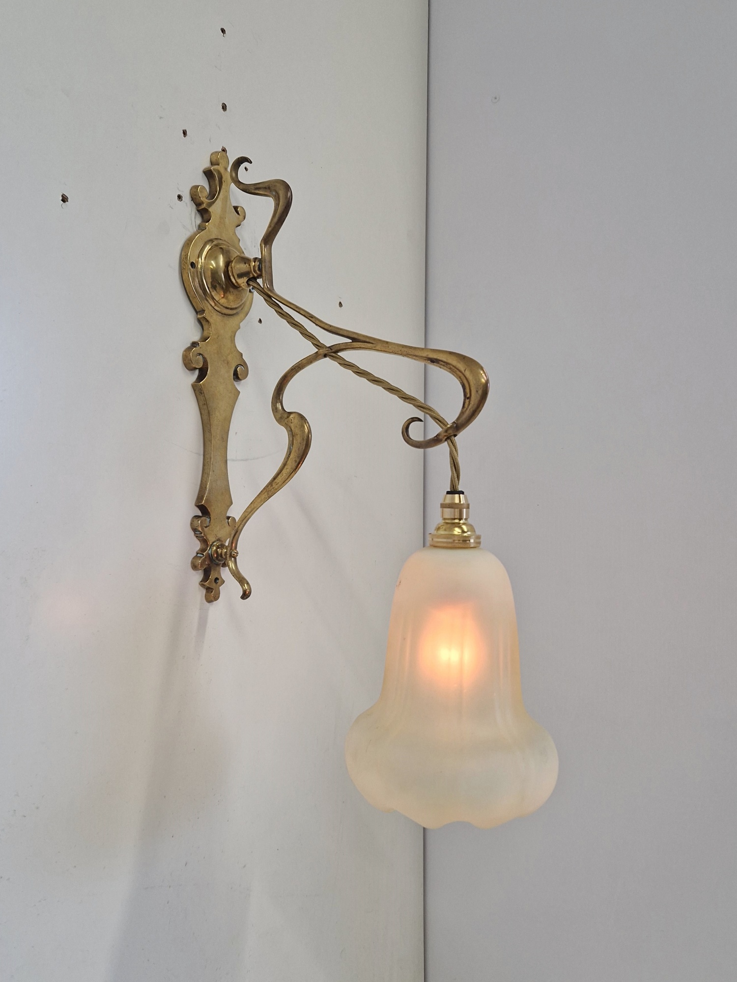 Unsigned | Art Nouveau Cast Brass Wall Light | England c.1905 | SOLD - Image 2