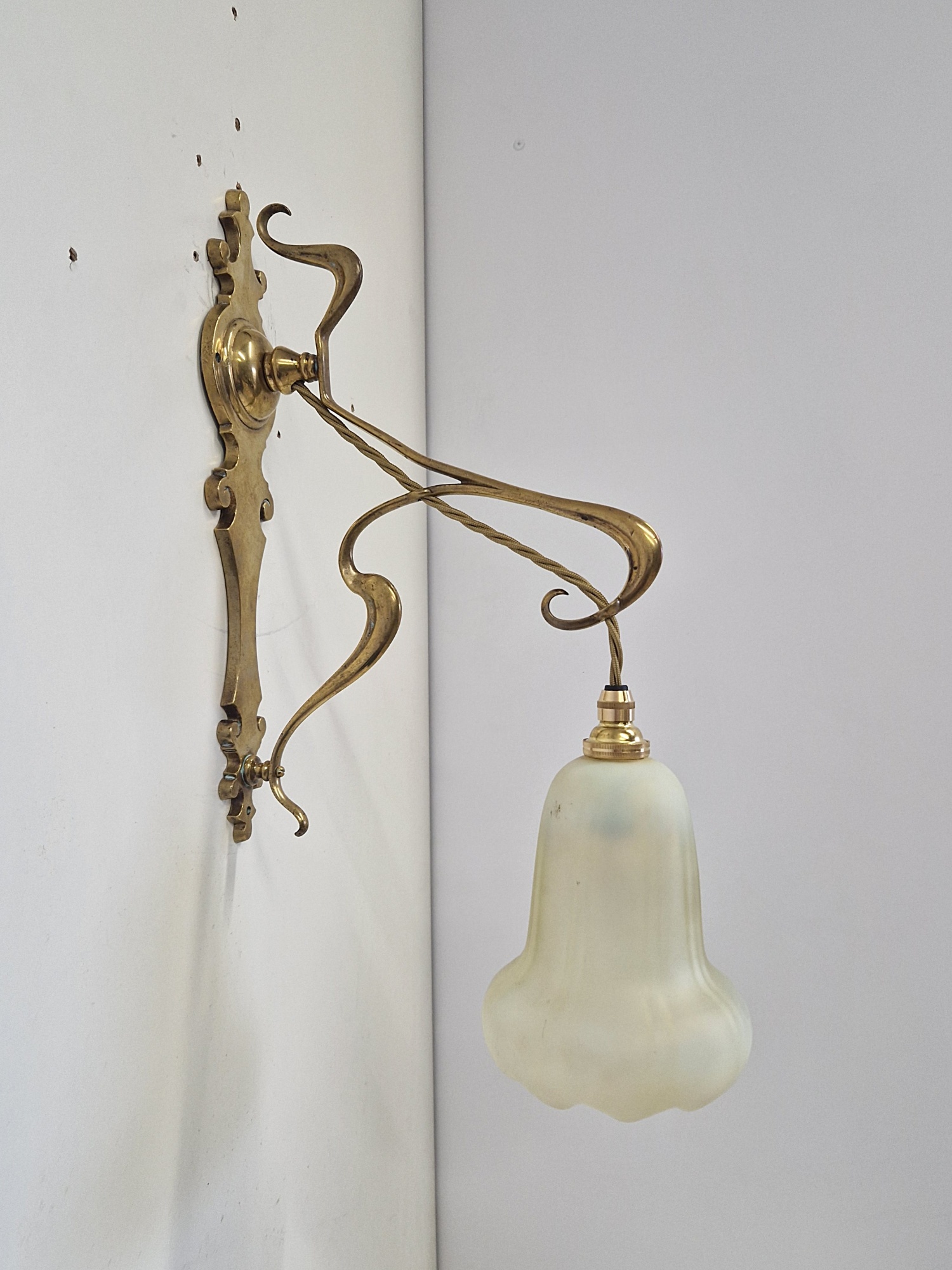 Unsigned | Art Nouveau Cast Brass Wall Light | England c.1905 | SOLD - Image 3