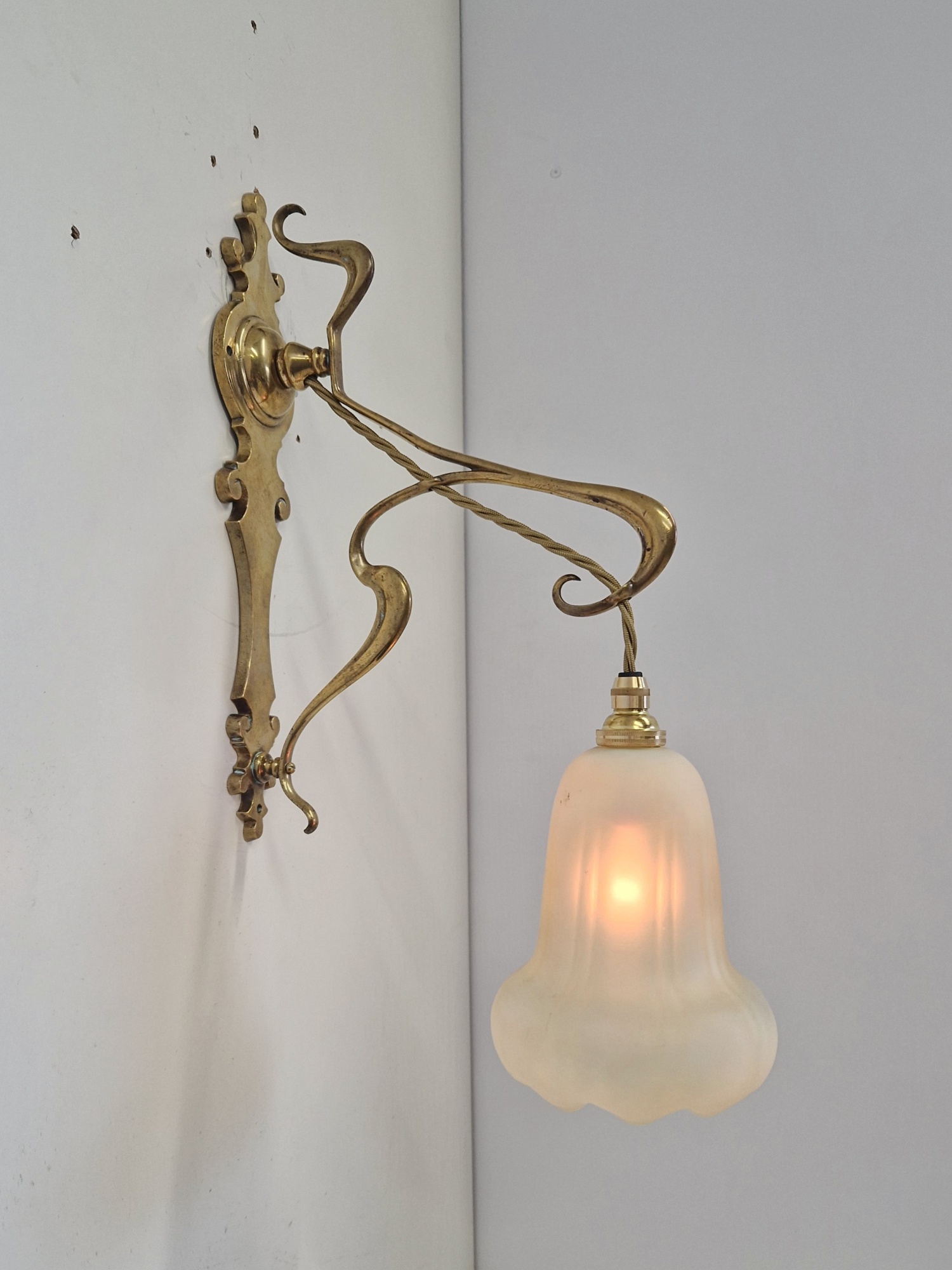 Unsigned | Art Nouveau Cast Brass Wall Light | England c.1905 | SOLD - Image 4