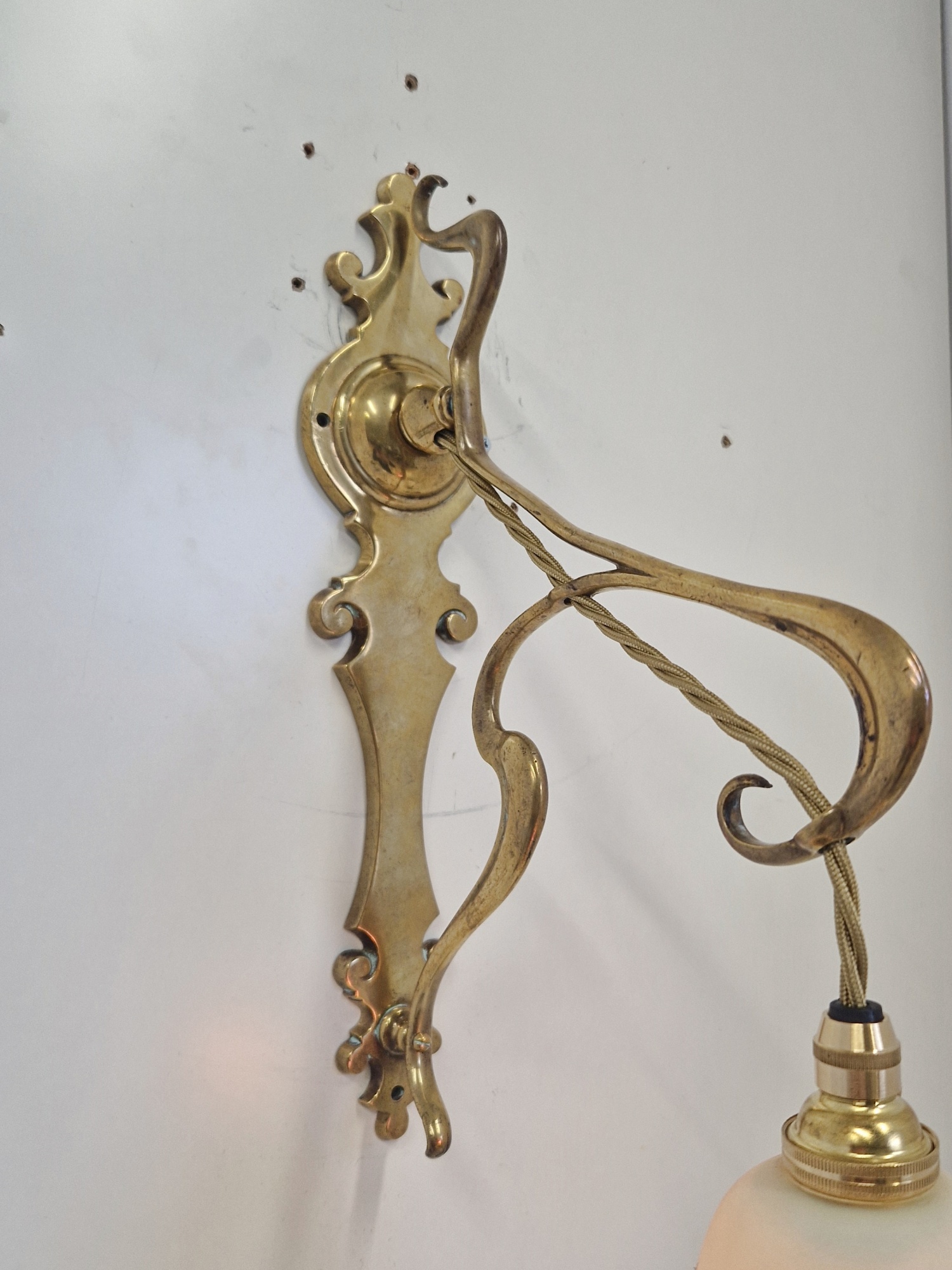 Unsigned | Art Nouveau Cast Brass Wall Light | England c.1905 | SOLD - Image 10