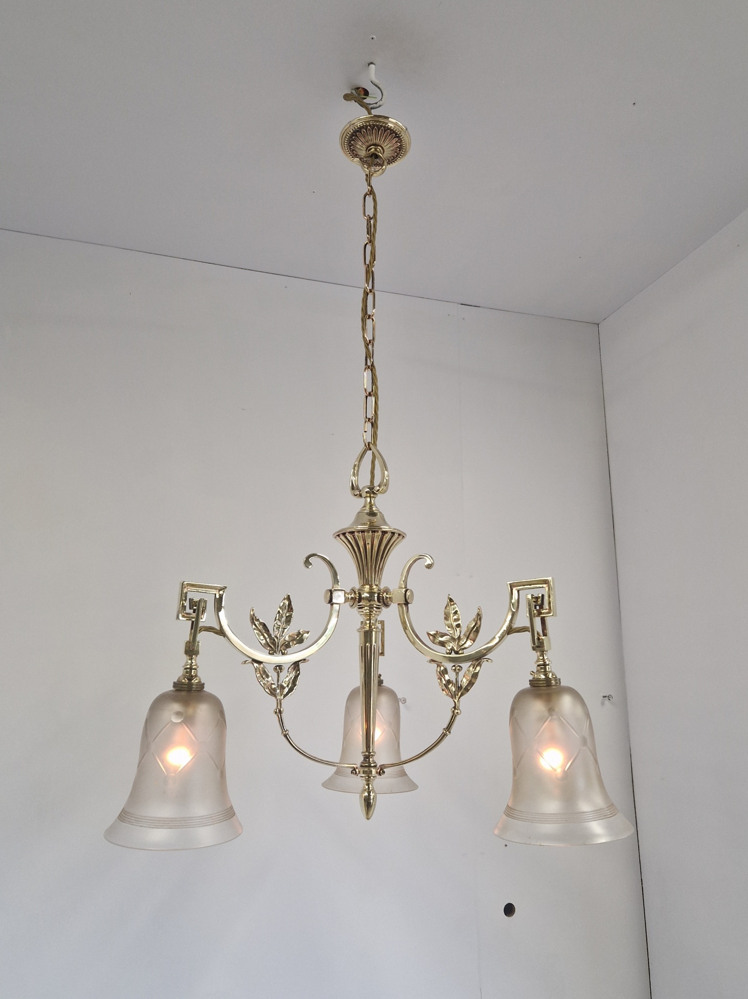 Unsigned | Traditional Edwardian 3-Branch Electrolier | England c.1910-1920 | SOLD - Image 2