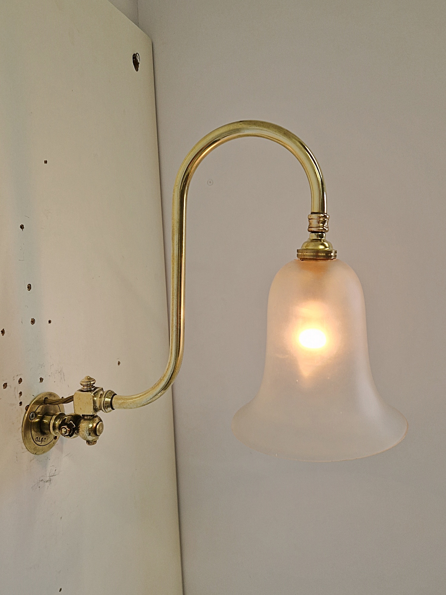 The Gas Light & Coke Company | 2 x Pairs (4) Swivel-Neck Gas Wall Lights | English C1910. - Image 2