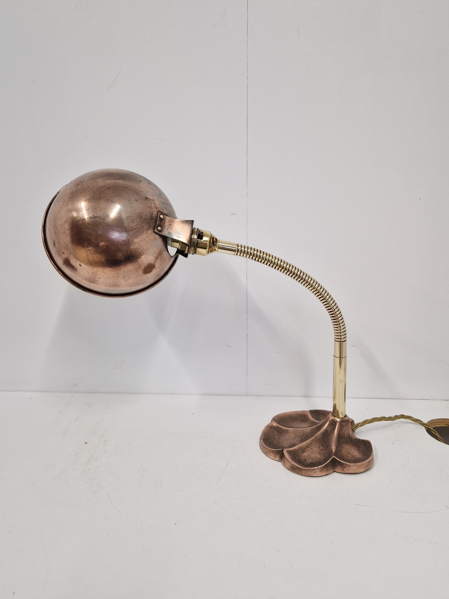 Unsigned | Copper & Brass "Clerk's" Desk Lamp | England c.1935 | SOLD - Image 4
