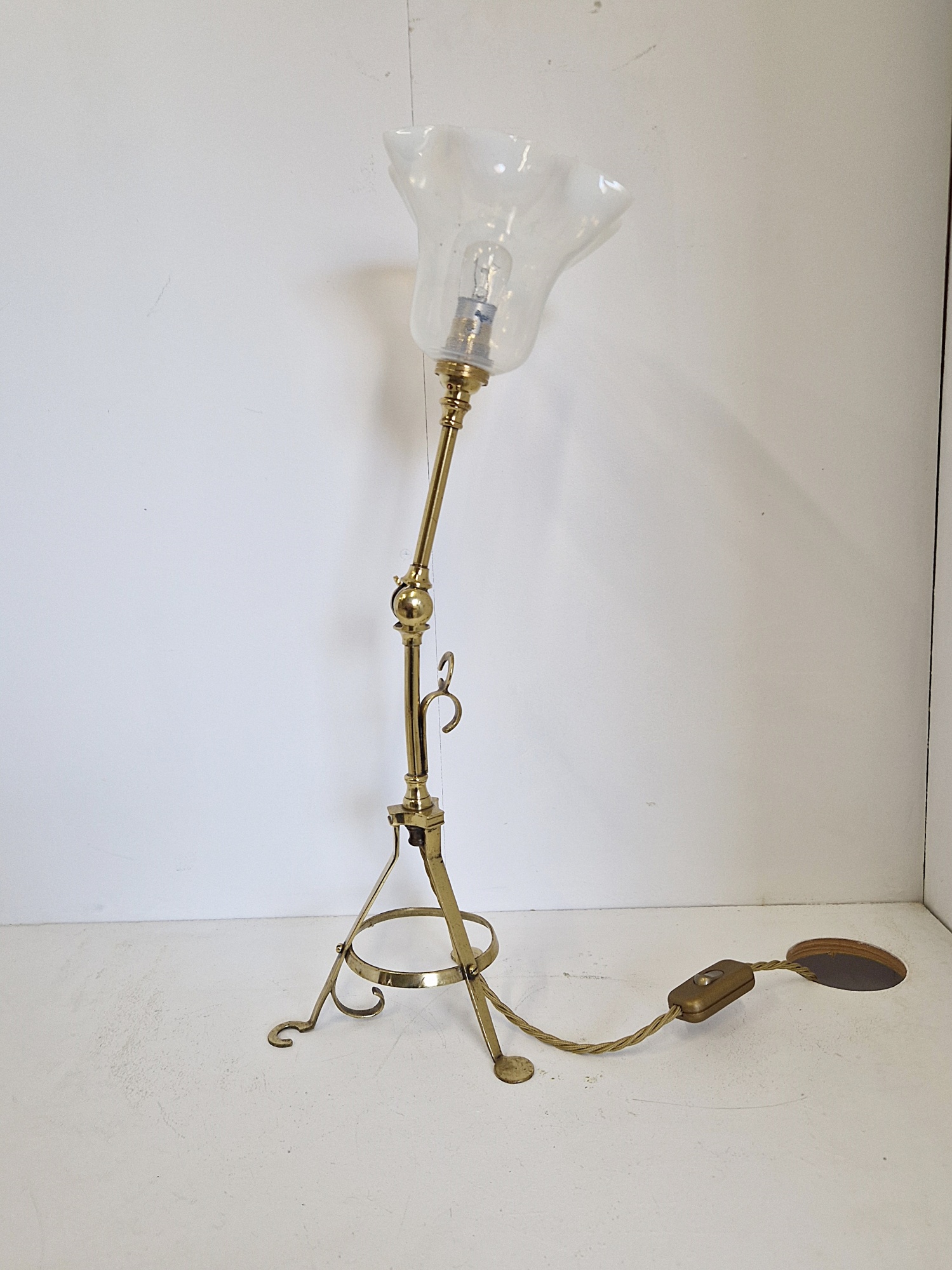 The General Electric Company (G.E.C) | Brass Arts & Crafts Multi-utility Lamp | England c.1905 | SOLD - Image 3