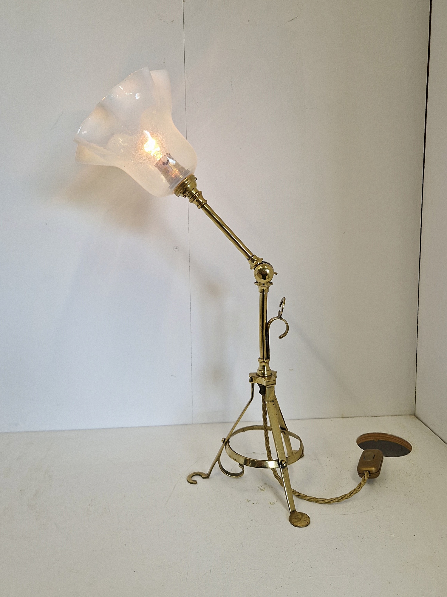 The General Electric Company (G.E.C) | Brass Arts & Crafts Multi-utility Lamp | England c.1905 | SOLD - Image 4