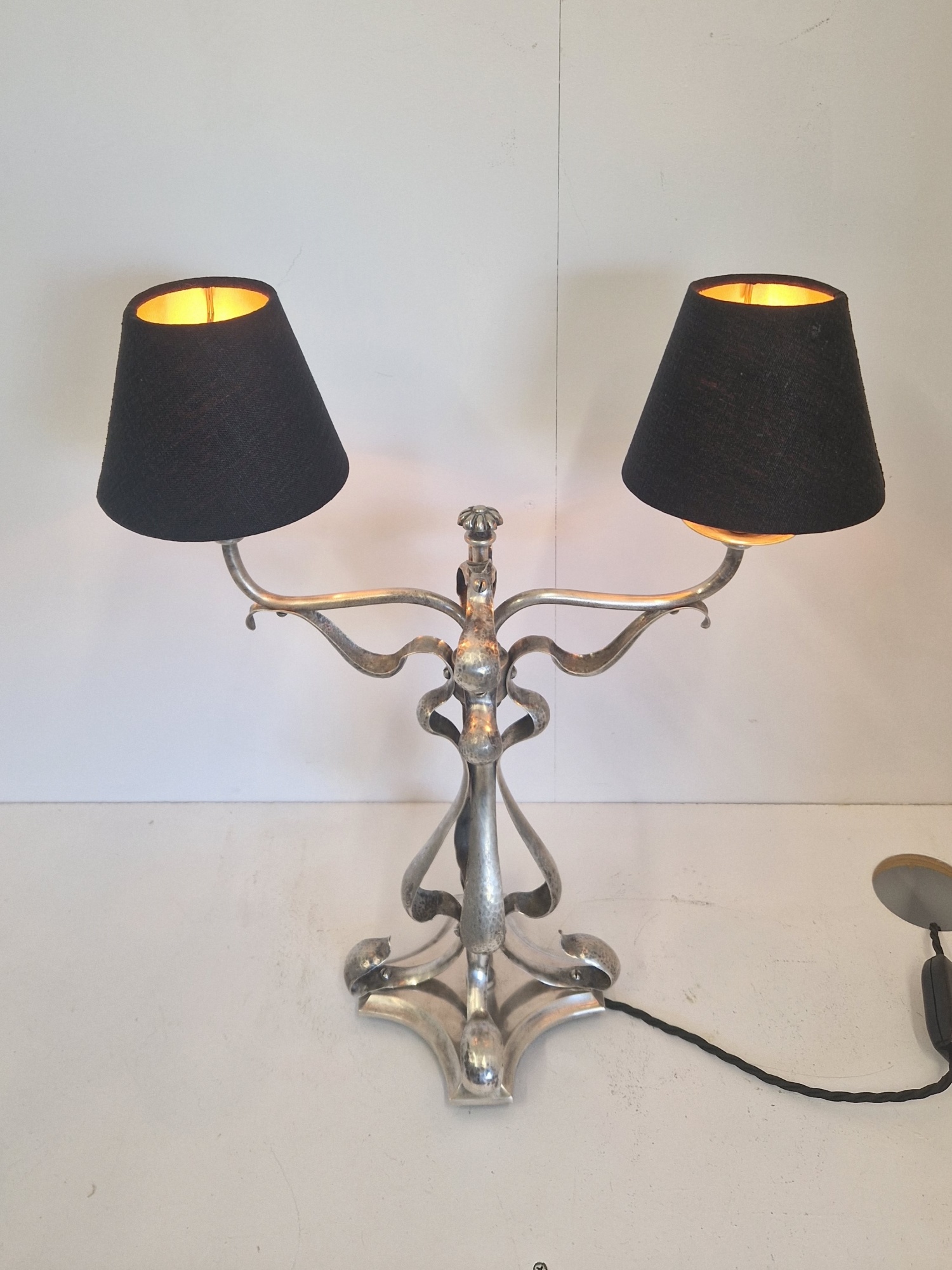 Unsigned | Silver-Plated Arts & Crafts Table Lamp | England c1905 - Image 3