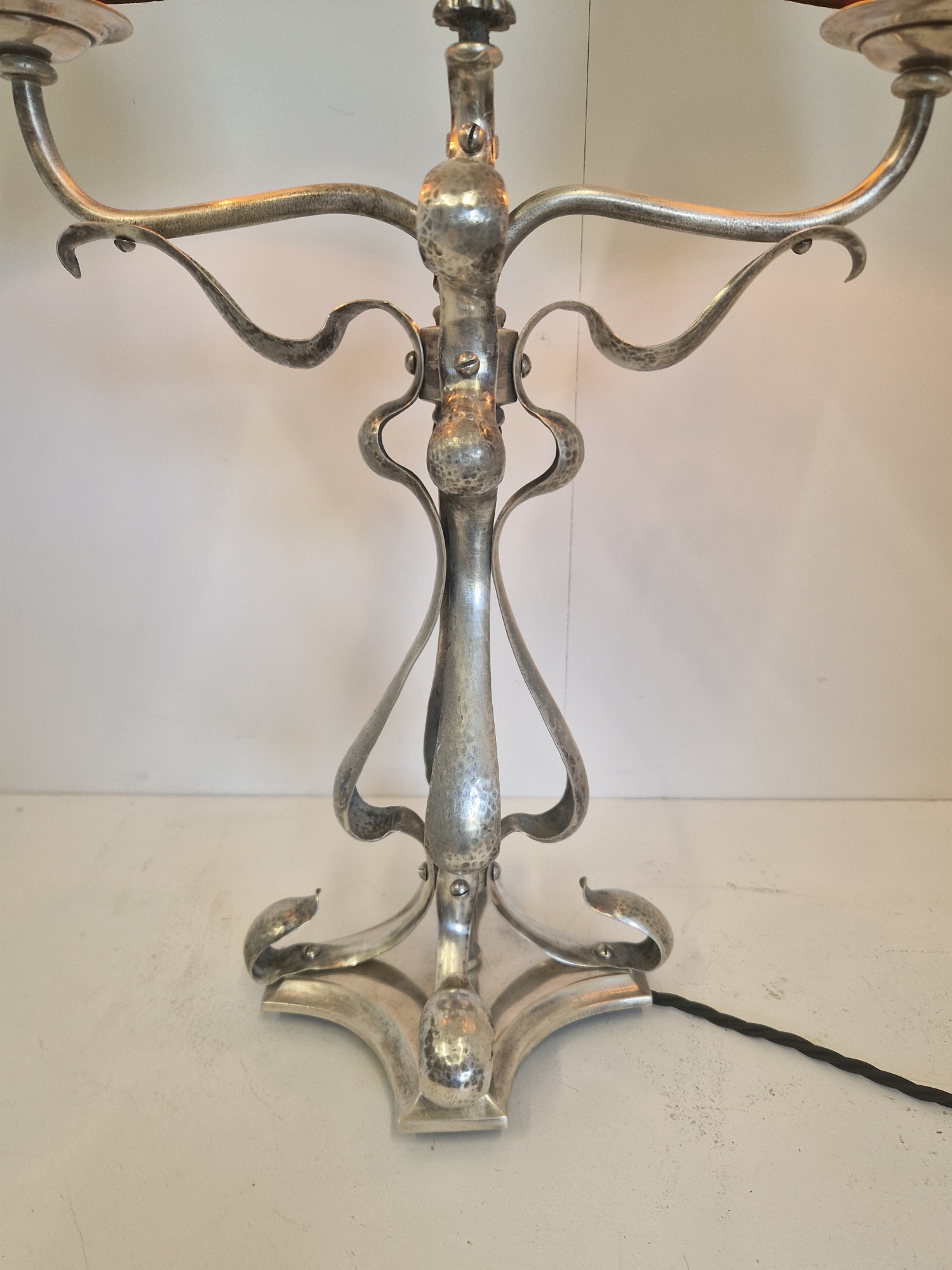 Unsigned | Silver-Plated Arts & Crafts Table Lamp | England c1905 - Image 5