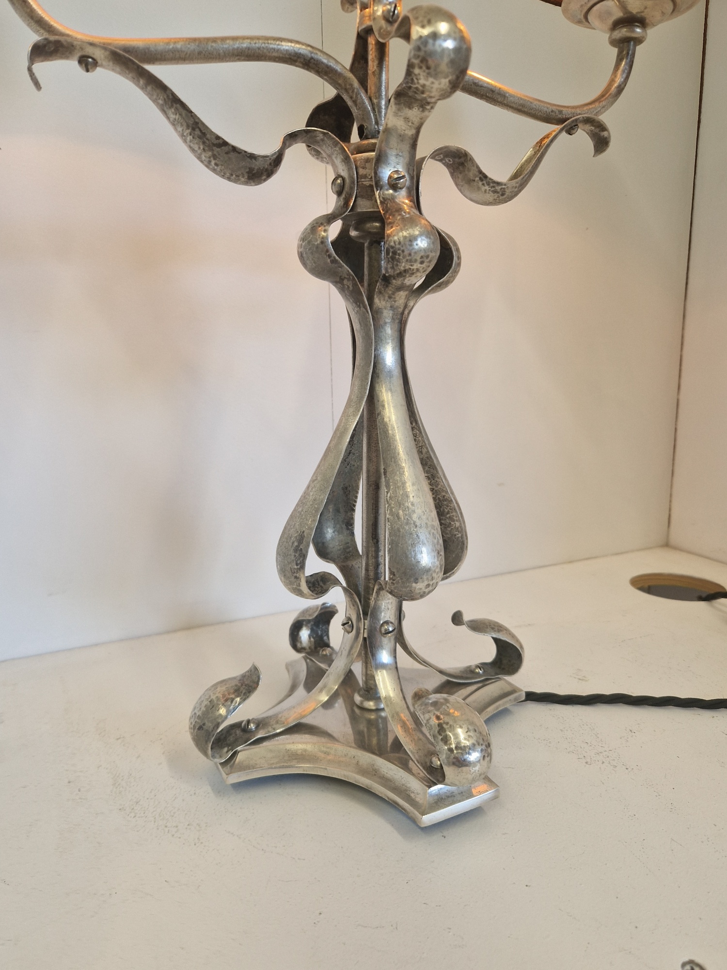 Unsigned | Silver-Plated Arts & Crafts Table Lamp | England c1905 - Image 6