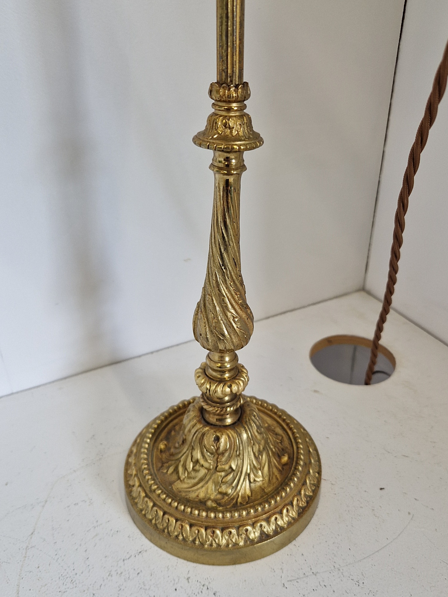 L'Universe F.D, Paris with Muller Frères, Luneville | Neo-Classical "Pump" Lamp | France c,1920 | SOLD - Image 9