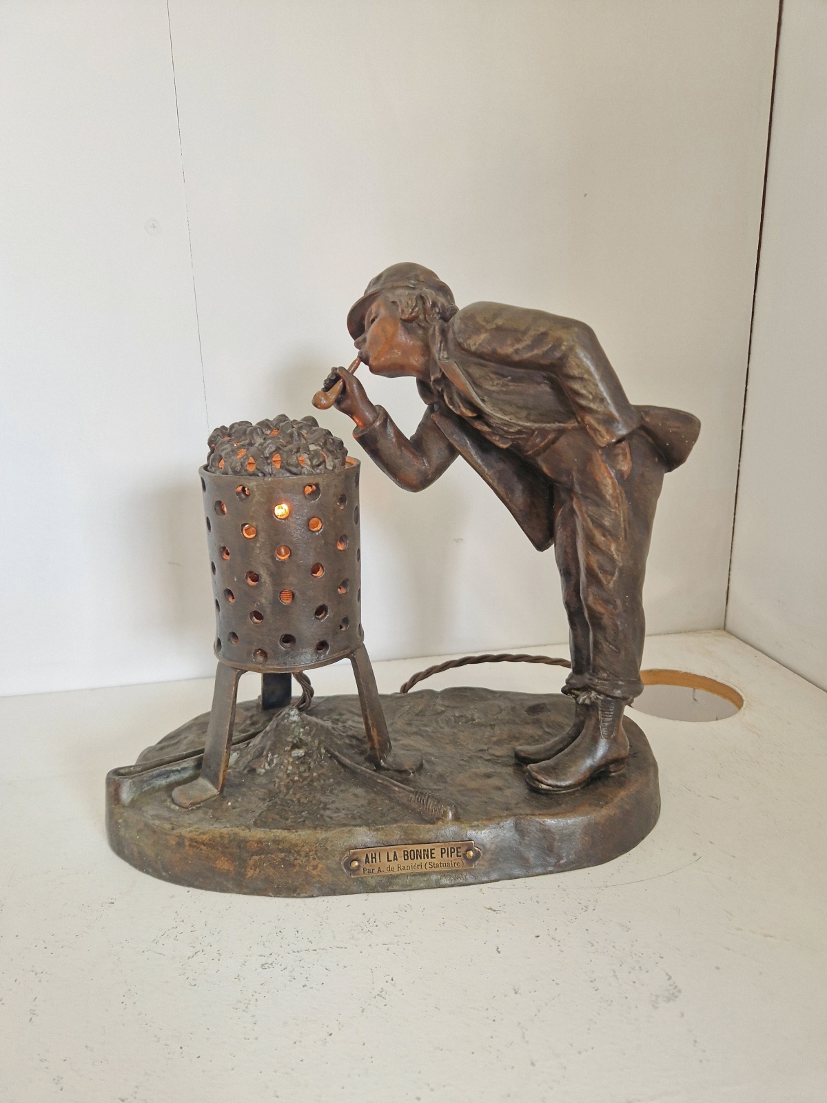 "Ah! La Bonne Pipe" par Aristide de Ranieri | Bronzed-Spelter Figural Night-light | France c.1925 - Image 2