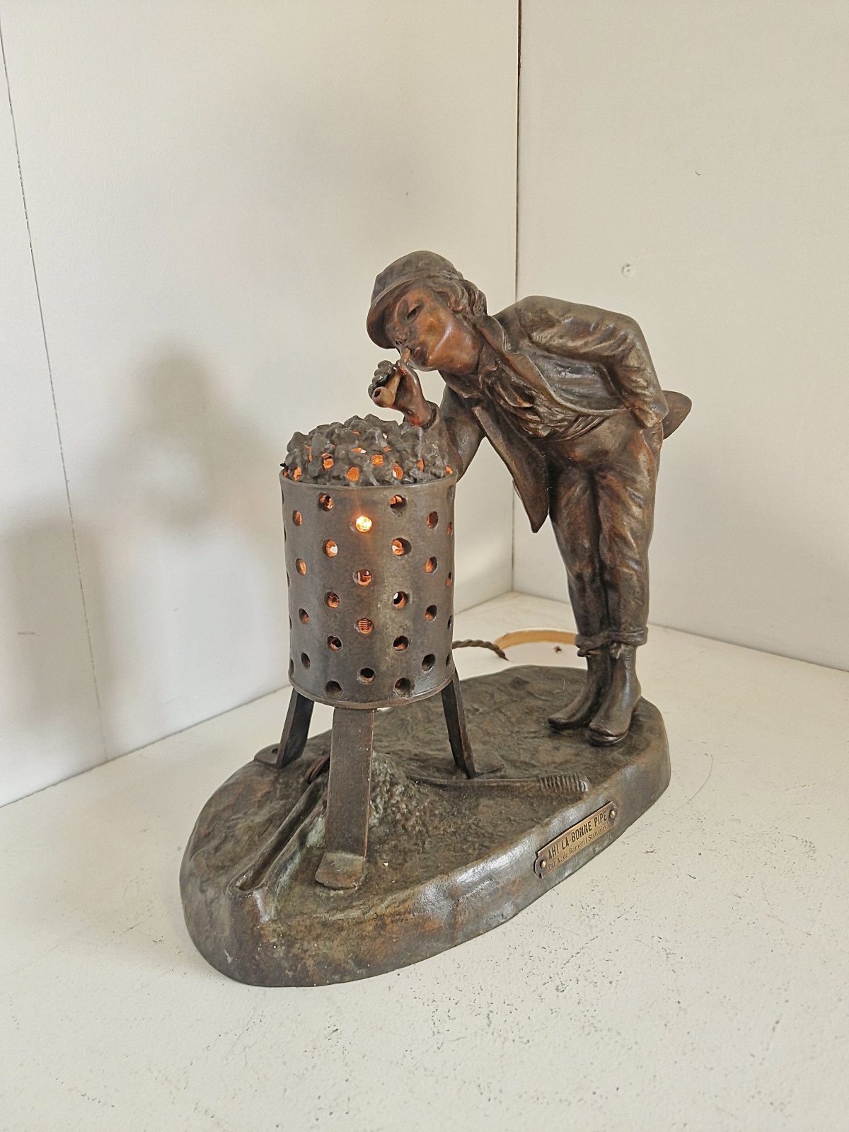 "Ah! La Bonne Pipe" par Aristide de Ranieri | Bronzed-Spelter Figural Night-light | France c.1925 - Image 3