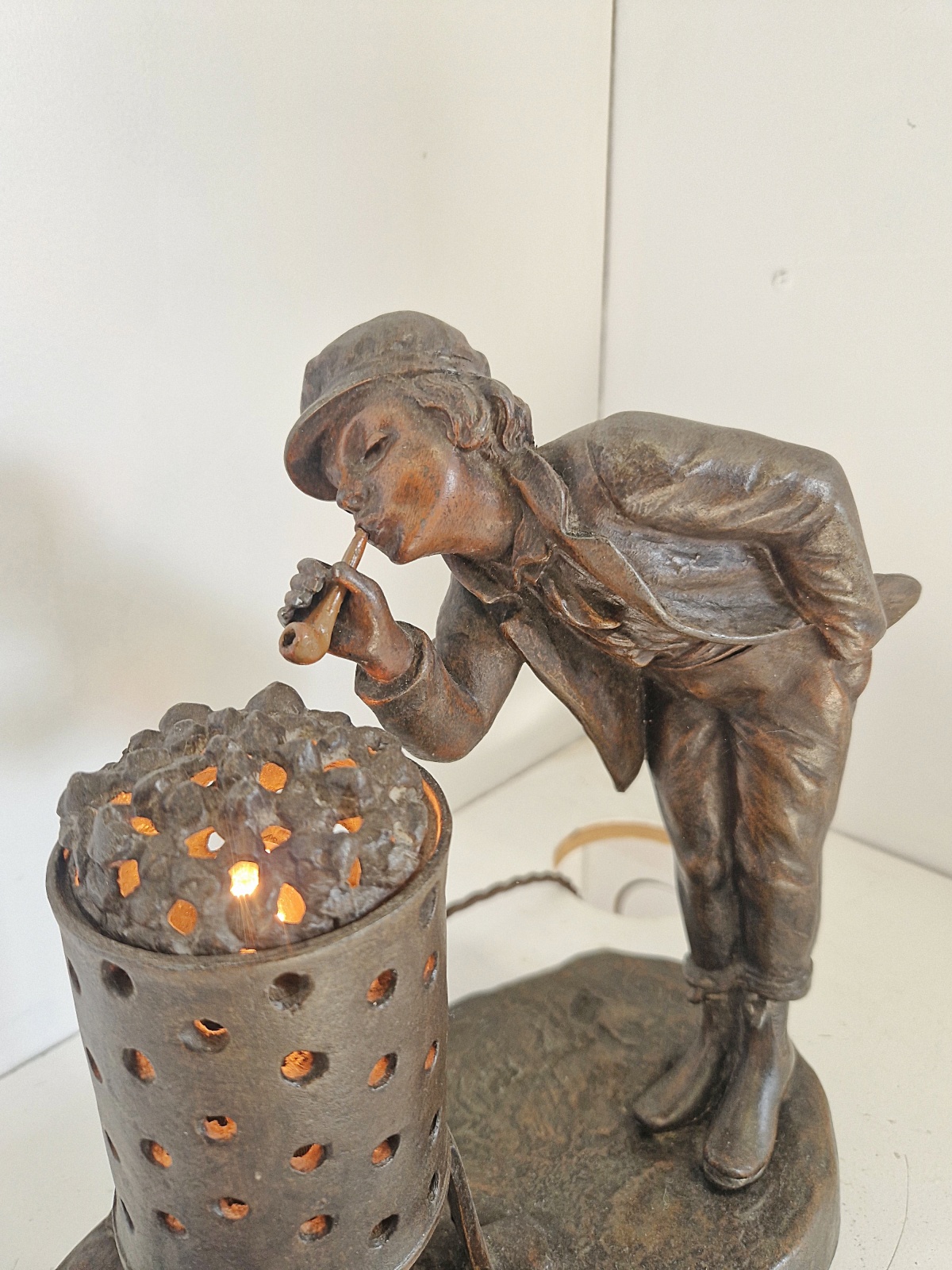 "Ah! La Bonne Pipe" par Aristide de Ranieri | Bronzed-Spelter Figural Night-light | France c.1925 - Image 4