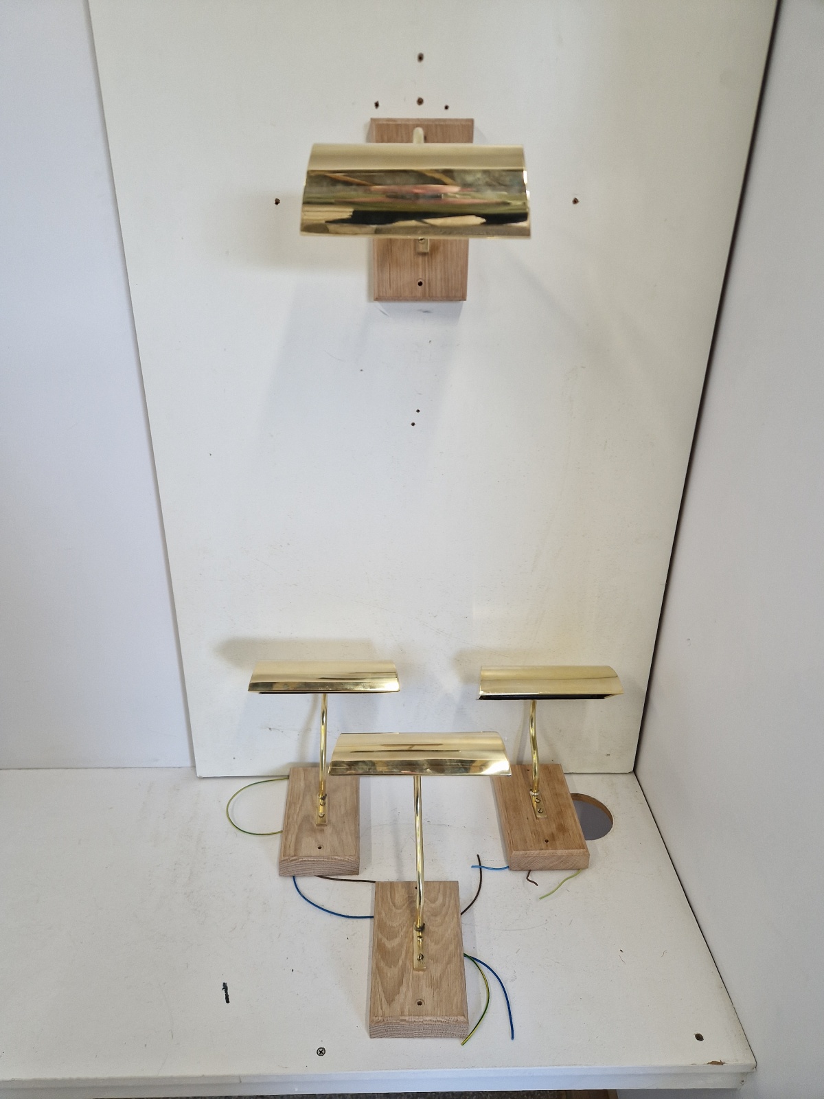 Unsigned | 4 Similar Brass Picture Lights | England c.1910-20 | SOLD - Image 6