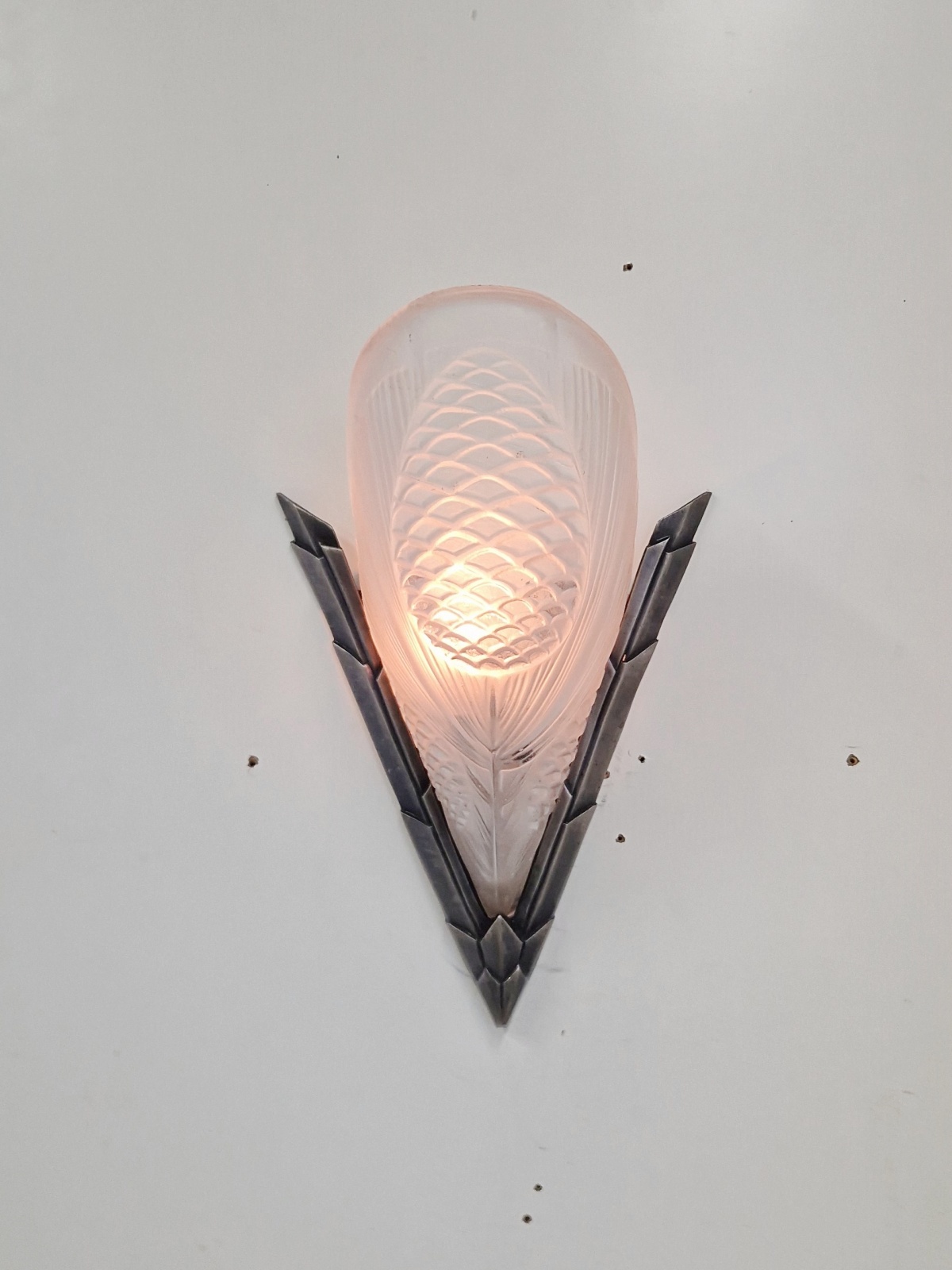 Verrerie D’art Degué | 2 Frosted Art Deco Wall lights | France c.1930 - Image 4