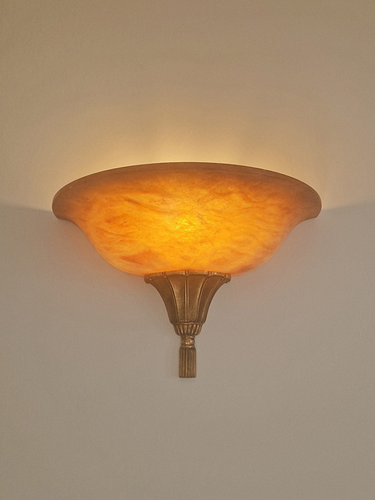 Unsigned | 2 Art Deco Alabaster Wall Lights | France c.1925 - Image 2