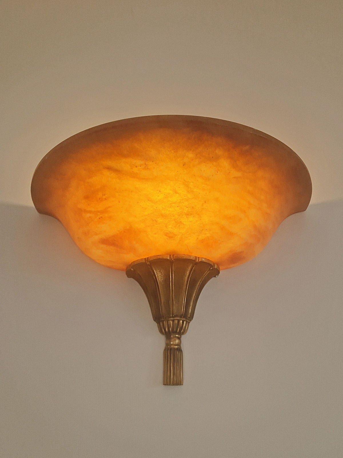 Unsigned | 2 Art Deco Alabaster Wall Lights | France c.1925 - Image 4