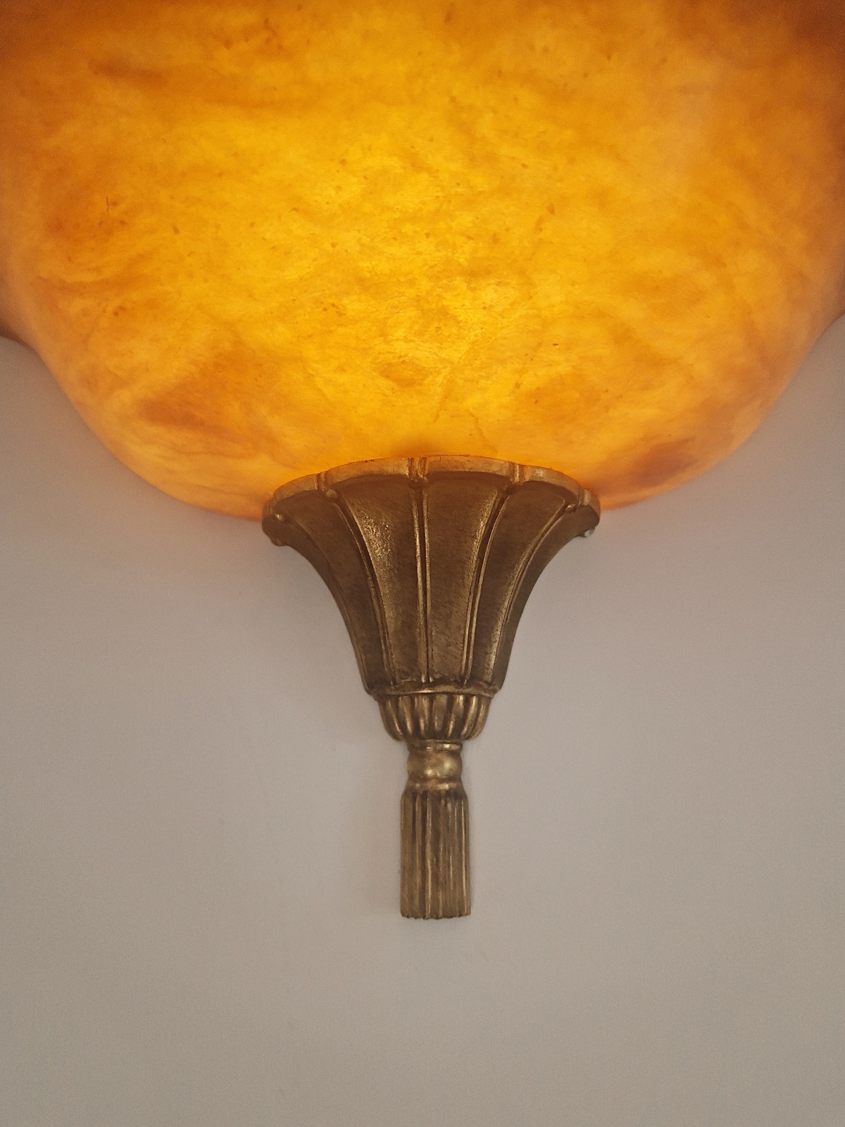 Unsigned | 2 Art Deco Alabaster Wall Lights | France c.1925 - Image 6