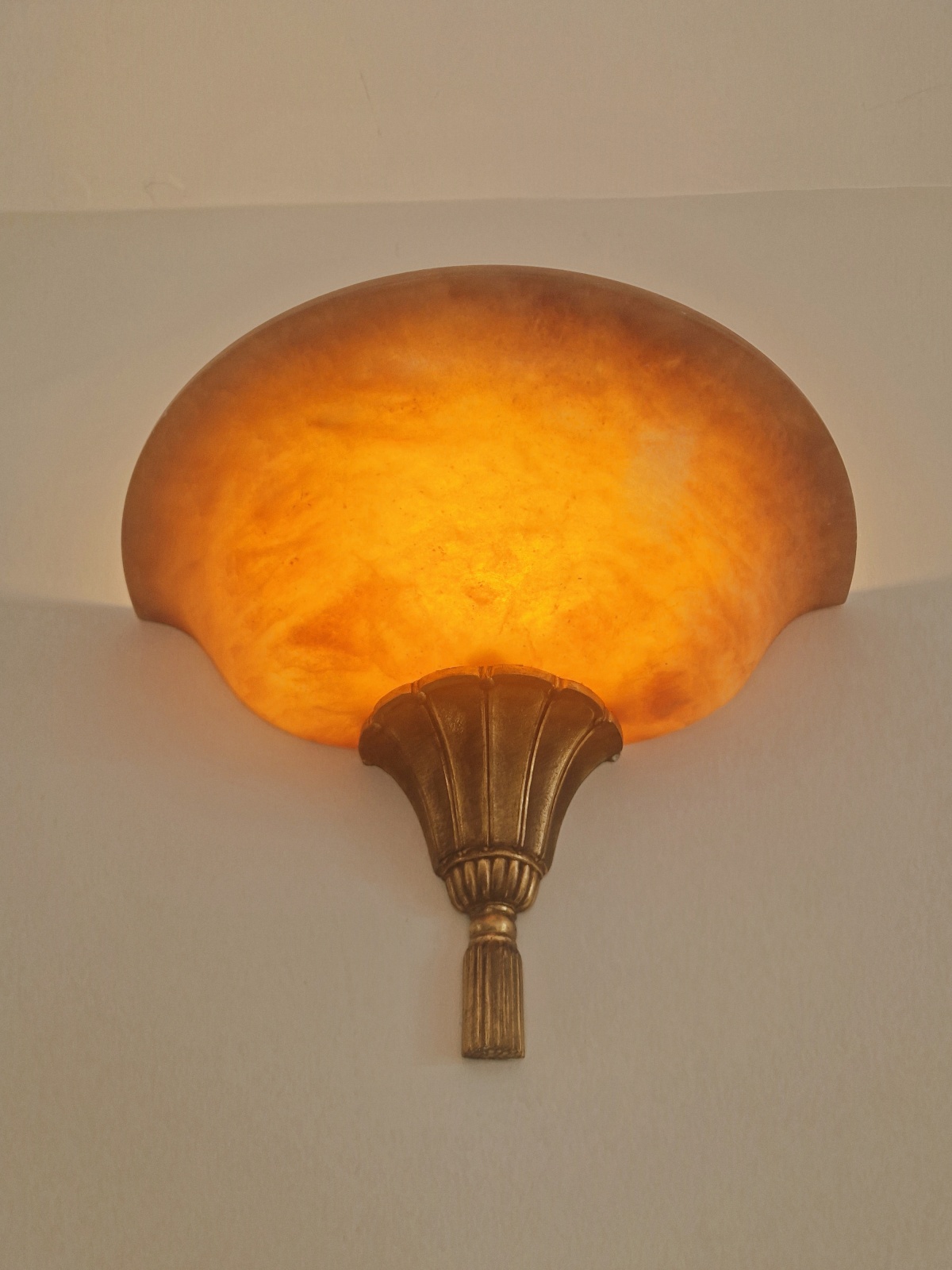 Unsigned | 2 Art Deco Alabaster Wall Lights | France c.1925 - Image 7