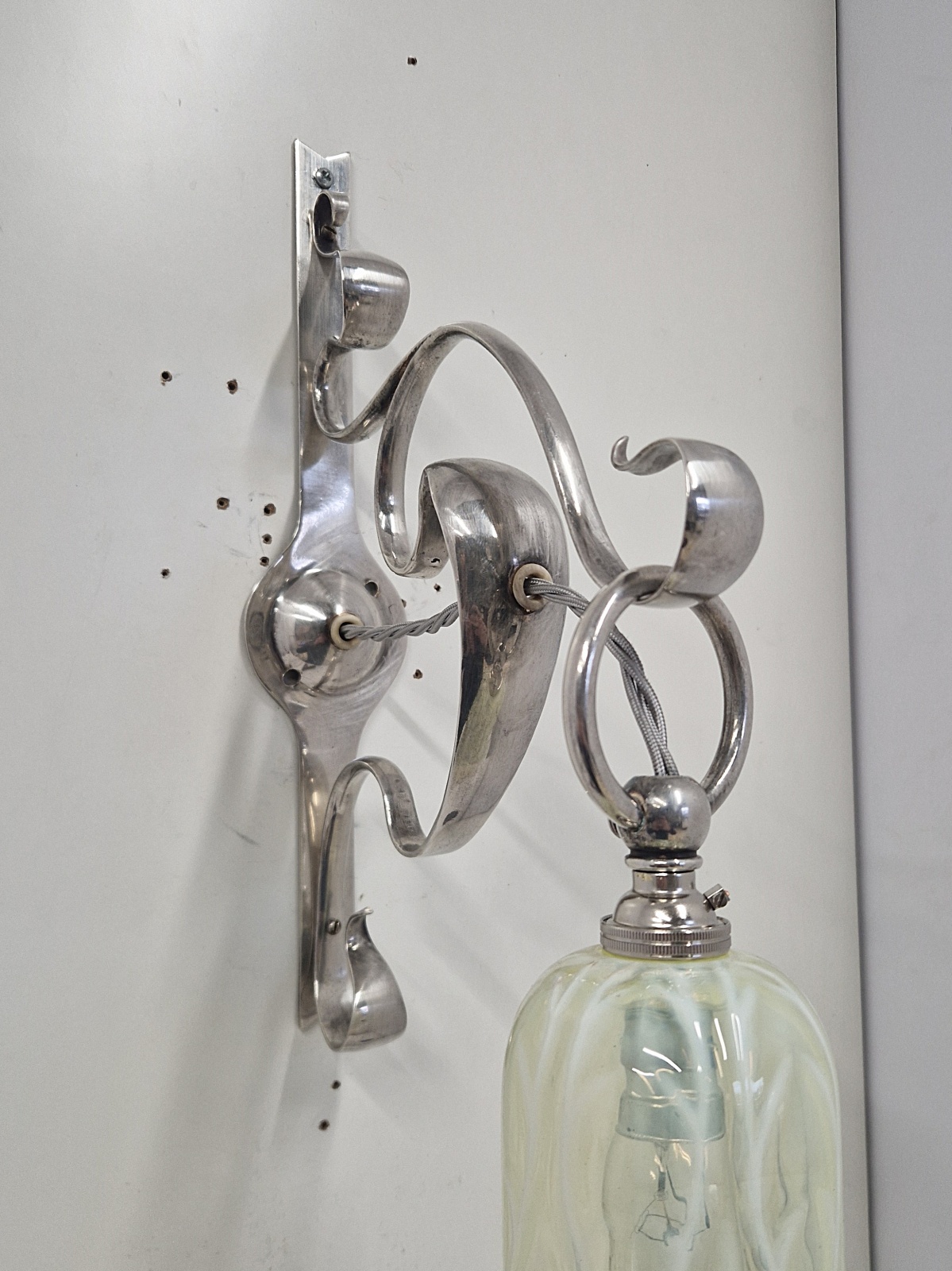 Attributed F & C Osler | 3 Arts & Crafts Silver-Plated Wall Lights | England c.1905 - Image 9