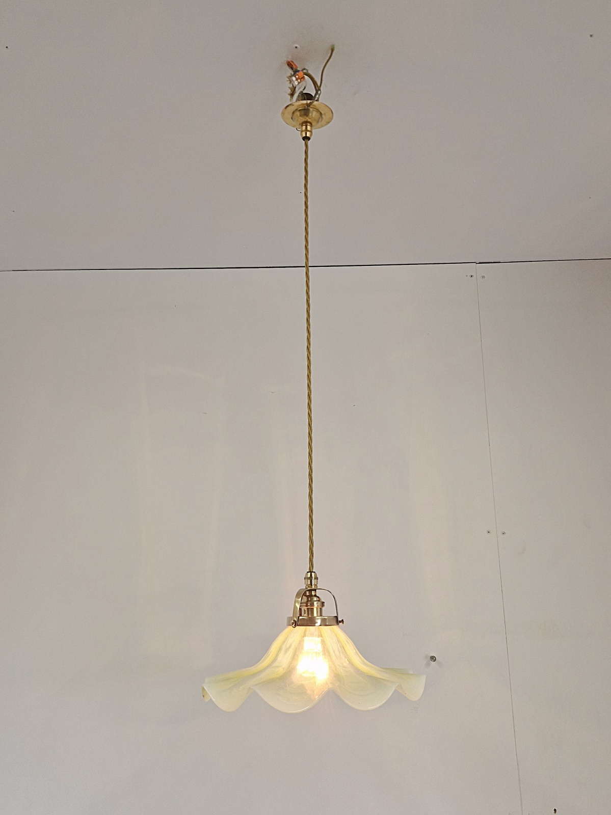 Unsigned | Vaseline-glass Coolie Pendant | France c.1915 - Image 2