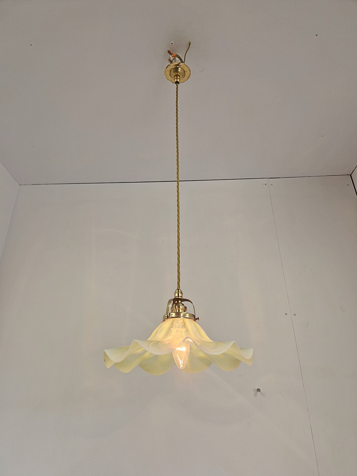 Unsigned | Vaseline-glass Coolie Pendant | France c.1915 - Image 4