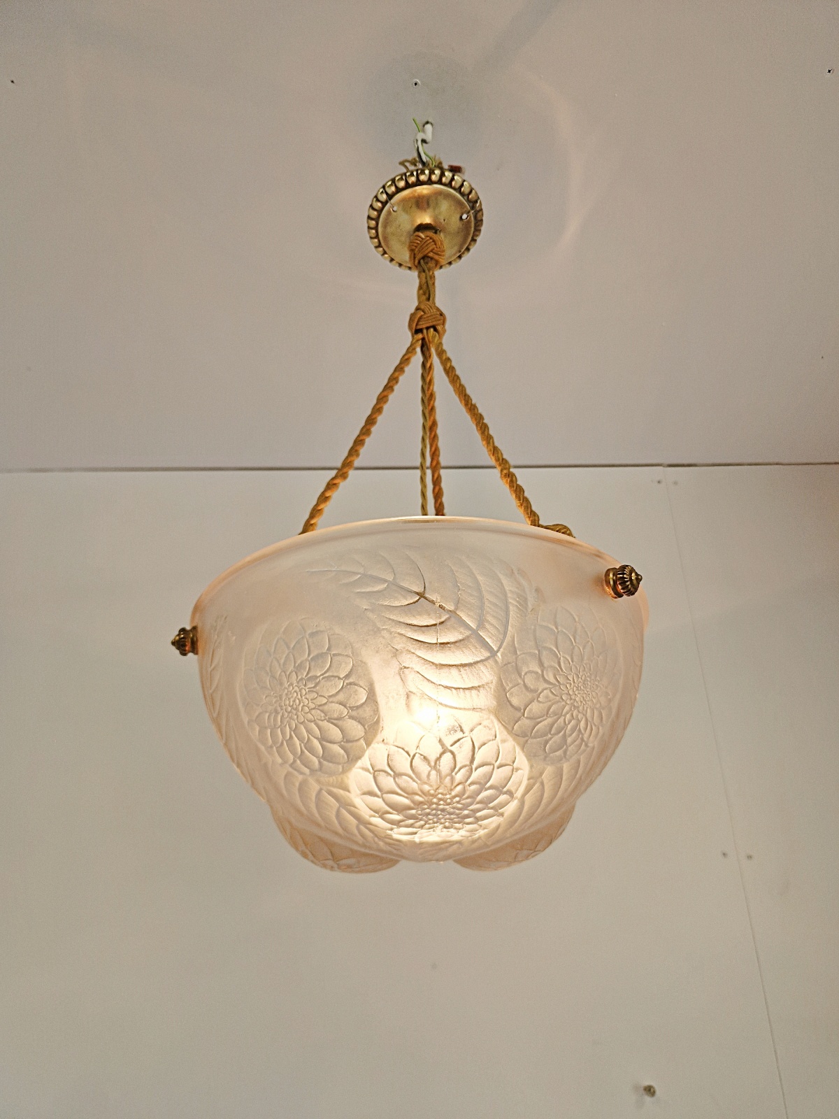 René Lalique | "Dahlia" Frosted Glass Plafonnier | France c.1925 - Image 4