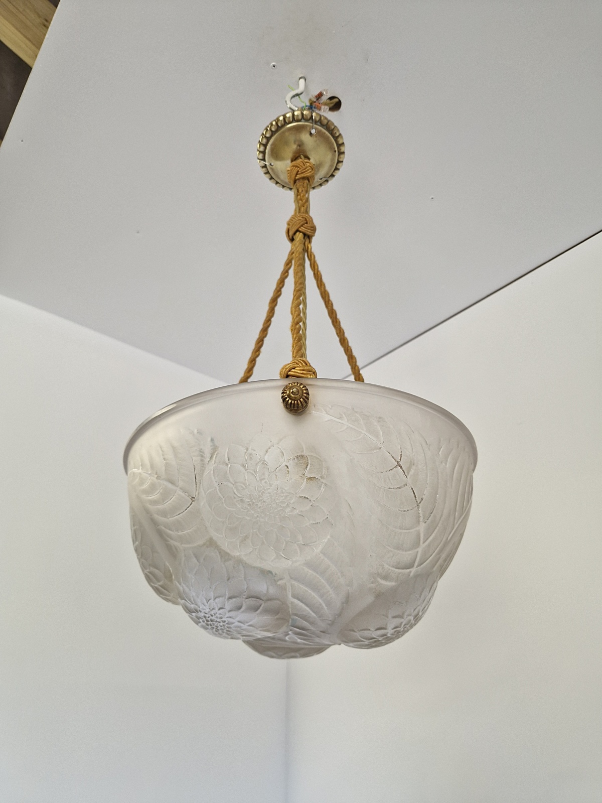 René Lalique | "Dahlia" Frosted Glass Plafonnier | France c.1925 - Image 7