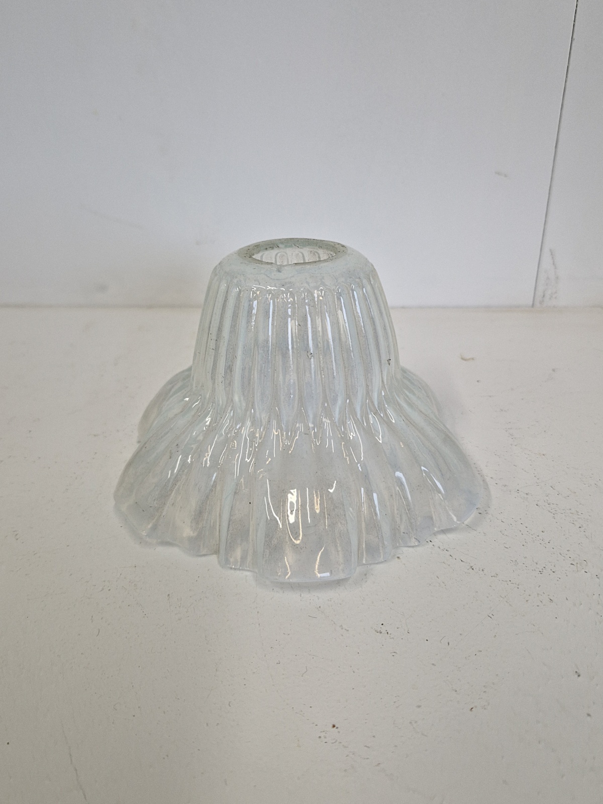 Unsigned | Collection of Opalescent Lampshades | England c.1910 - Image 4