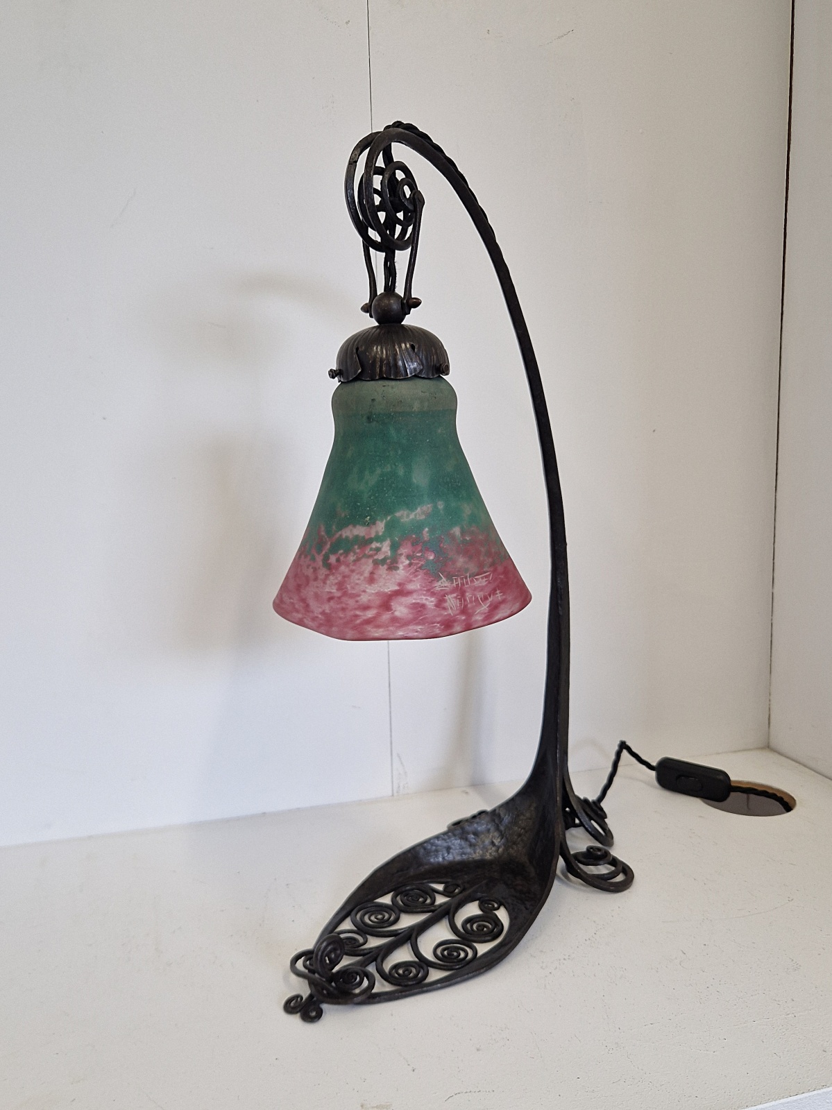 Attributed Edgar Brandt with Daum Frères | Wrought-iron & Pate-de-verre Desk Lamp | France c.1920 - Image 3