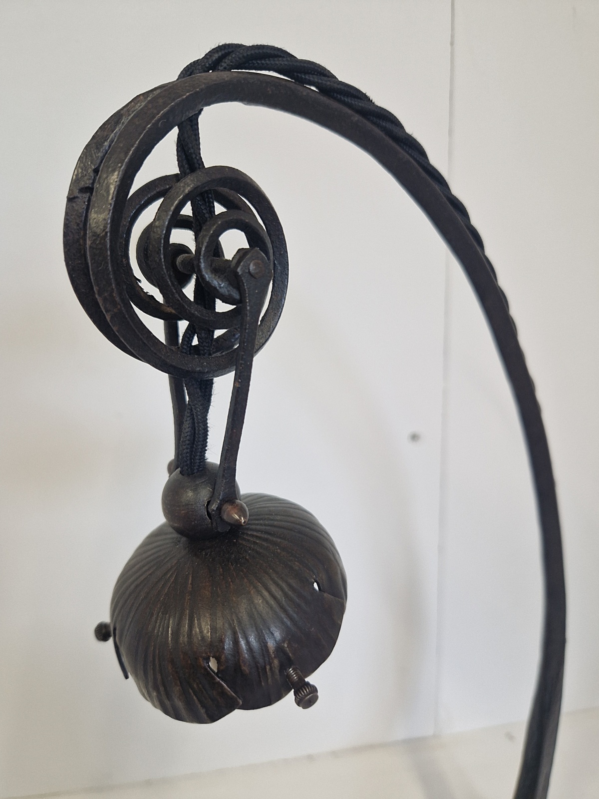 Attributed Edgar Brandt with Daum Frères | Wrought-iron & Pate-de-verre Desk Lamp | France c.1920 - Image 11