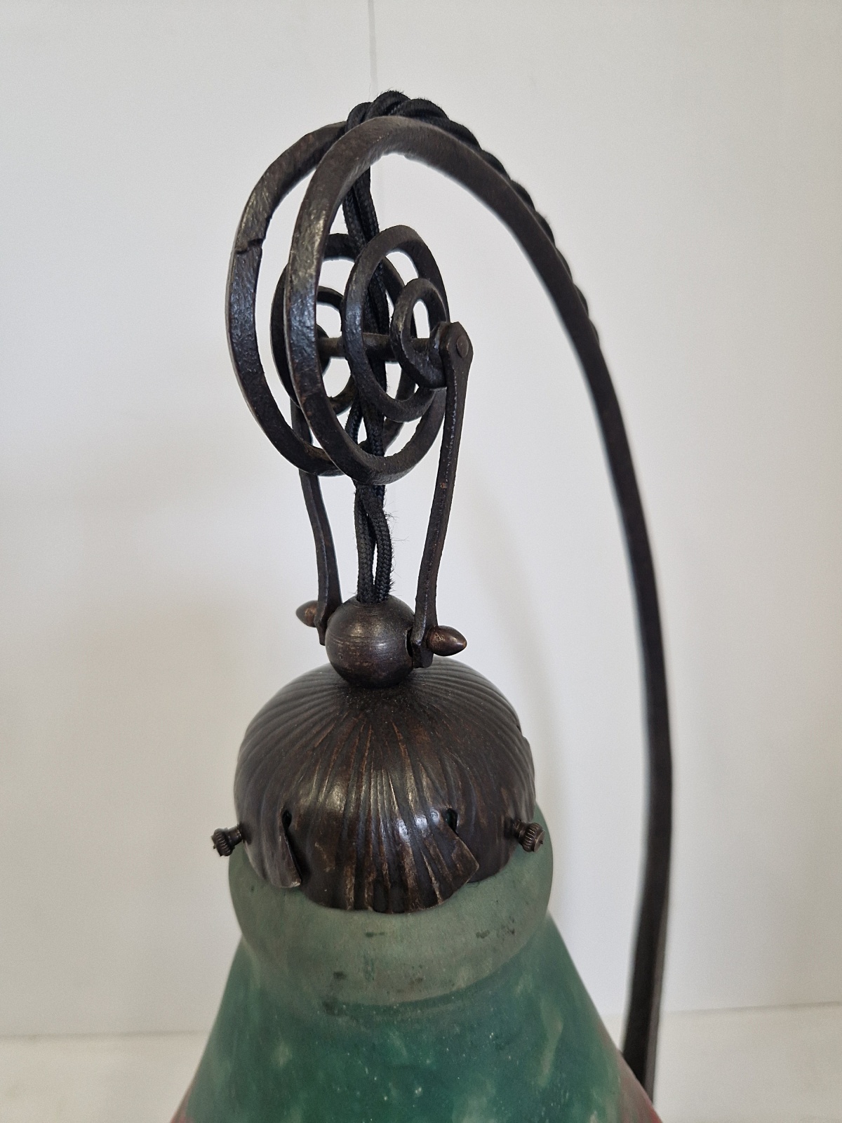 Attributed Edgar Brandt with Daum Frères | Wrought-iron & Pate-de-verre Desk Lamp | France c.1920 - Image 12