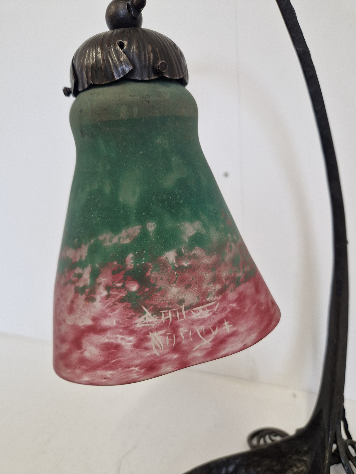 Attributed Edgar Brandt with Daum Frères | Wrought-iron & Pate-de-verre Desk Lamp | France c.1920 - Image 13