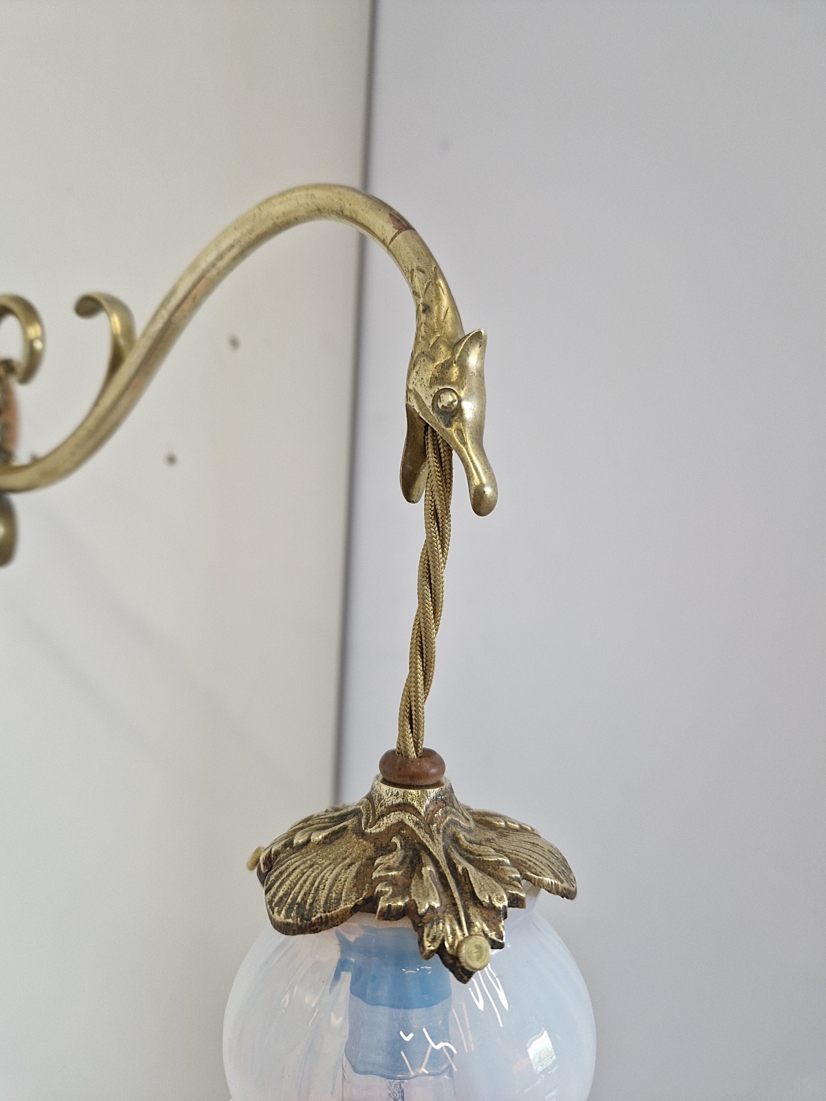 Unsigned | Cast Brass neoclassical "Serpent" Wall Light | France c.1910 - Image 9