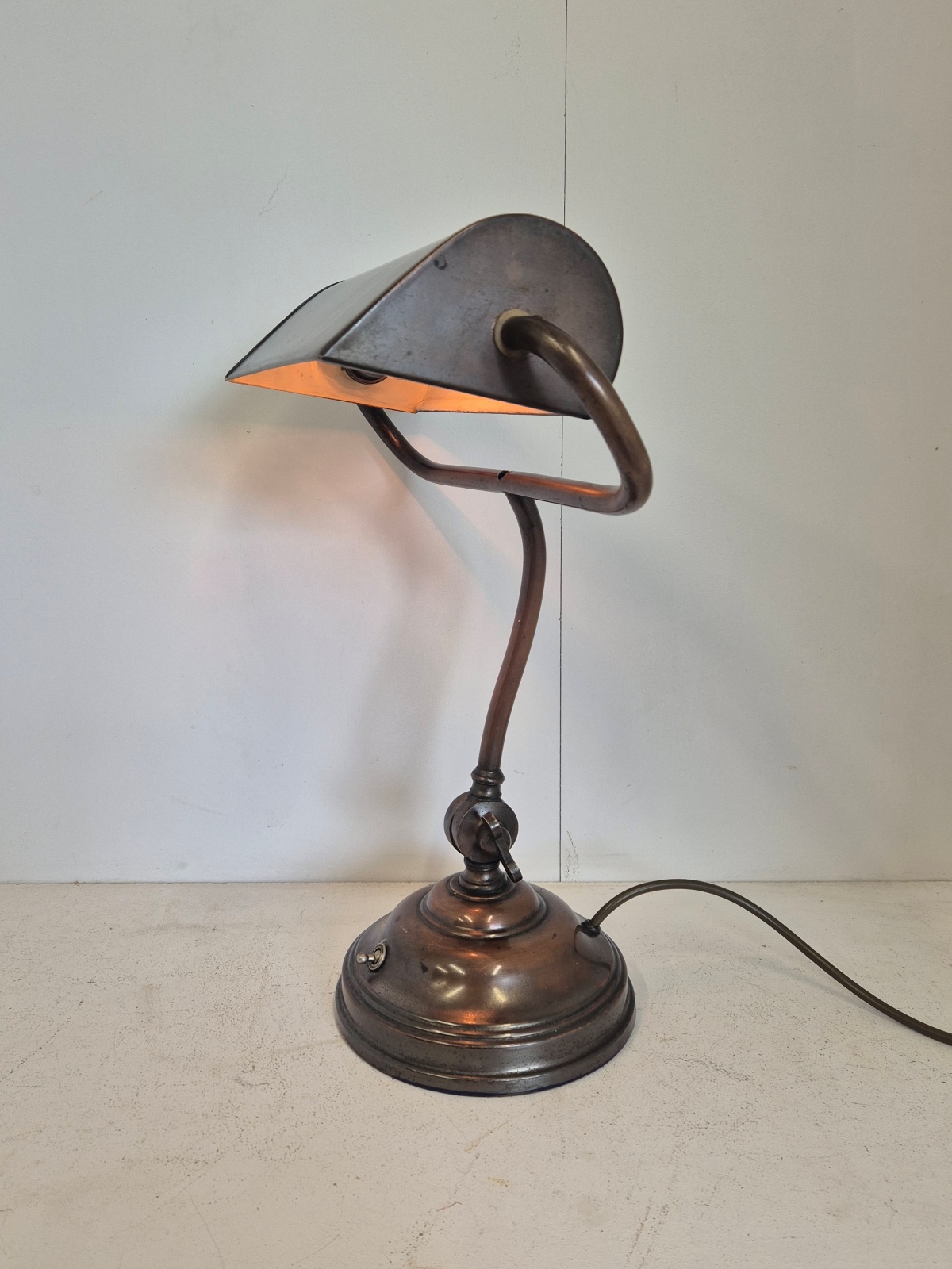 Unsigned | Traditional "Banker's" Desk Lamp | England c.1930 - Image 2