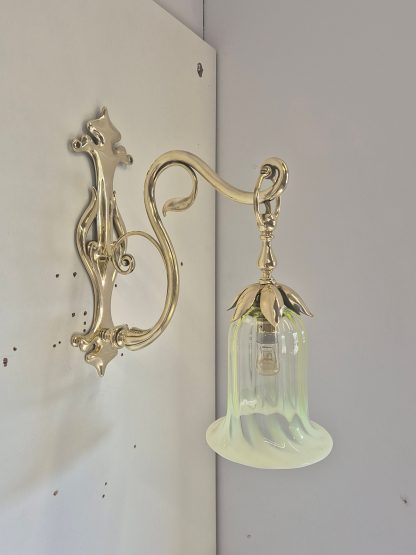 William Whitehouse & Co. Birmingham | 2 Art Nouveau Cast Brass Wall Lights | England 1902 - Image 3