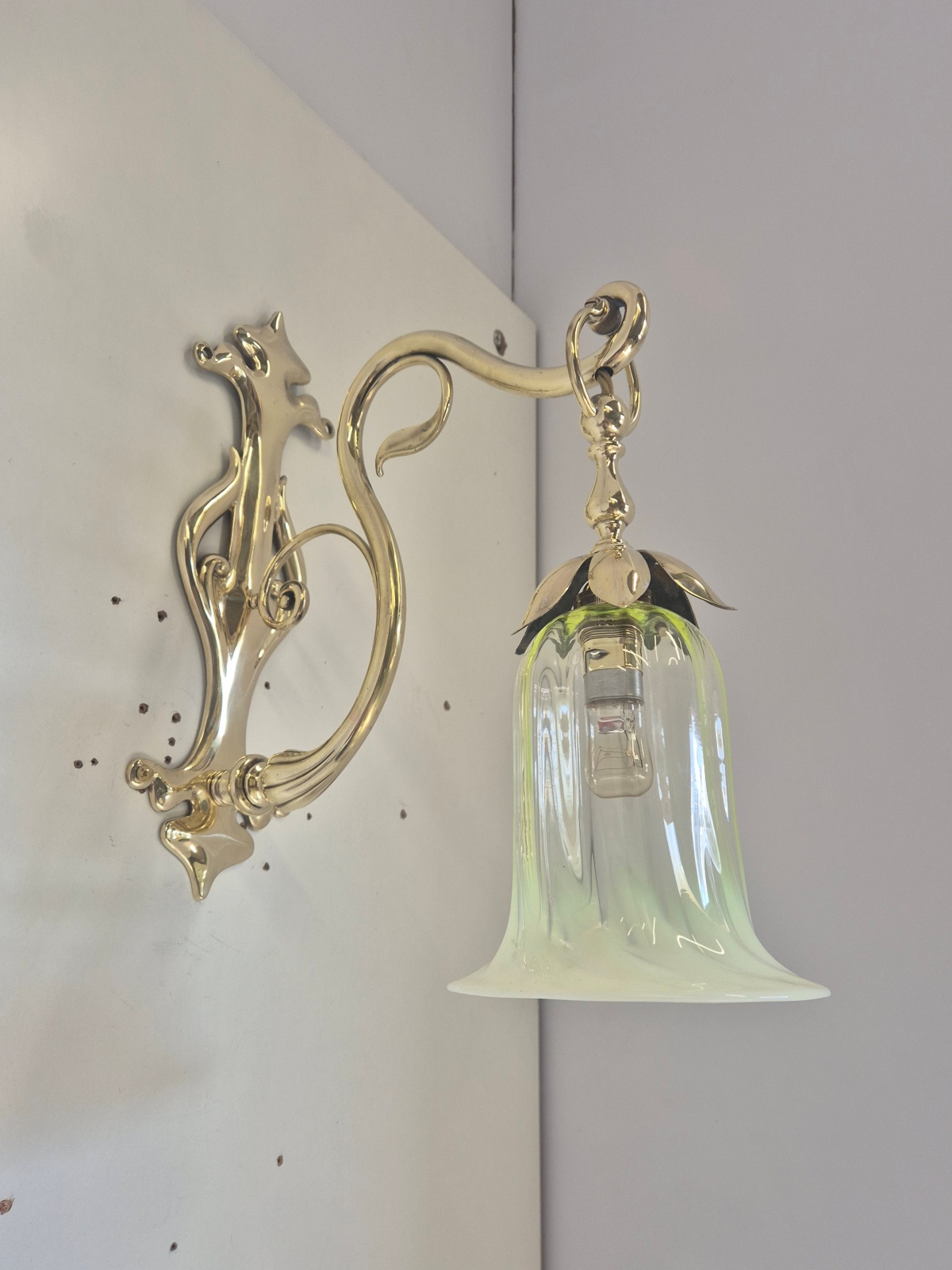 William Whitehouse & Co. Birmingham | 2 Art Nouveau Cast Brass Wall Lights | England 1902 - Image 5