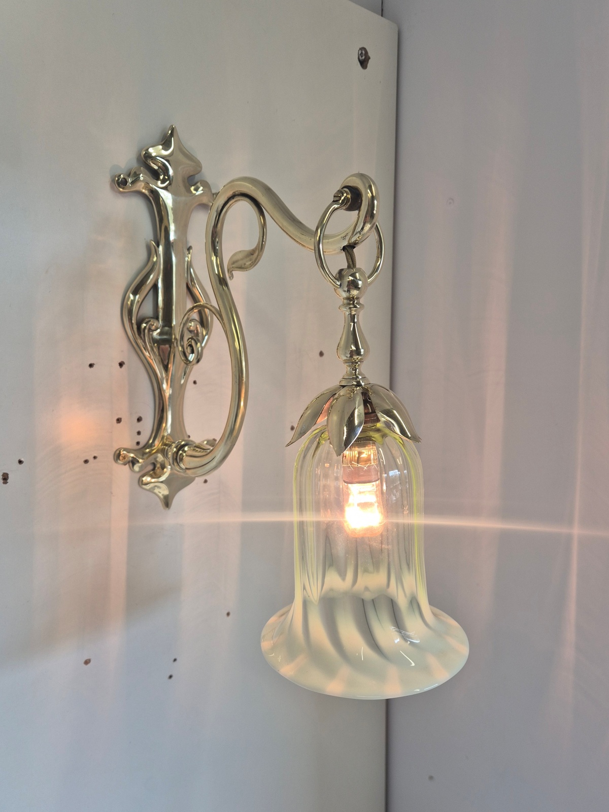 William Whitehouse & Co. Birmingham | 2 Art Nouveau Cast Brass Wall Lights | England 1902 - Image 8