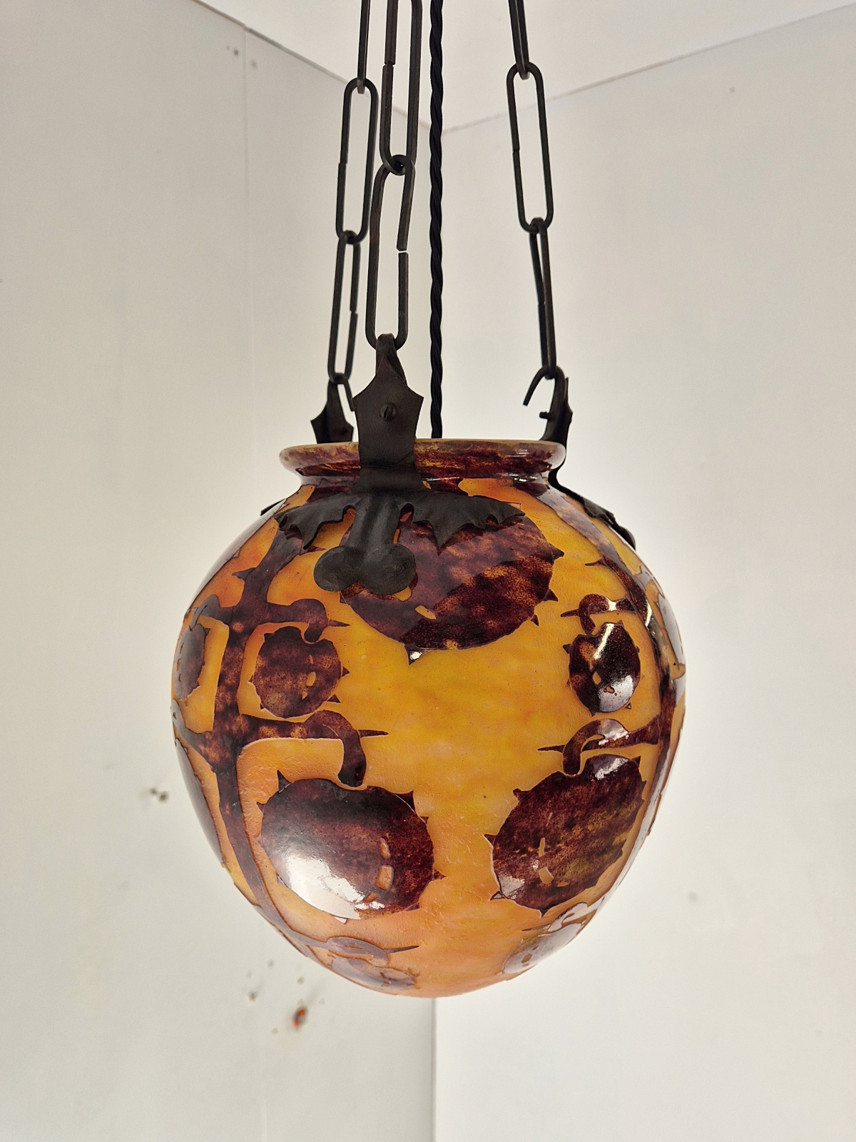 Le Verre Français (Verreries Schneider) | "Les Marrons" Cameo-glass Lantern | France c.1925 - Image 11